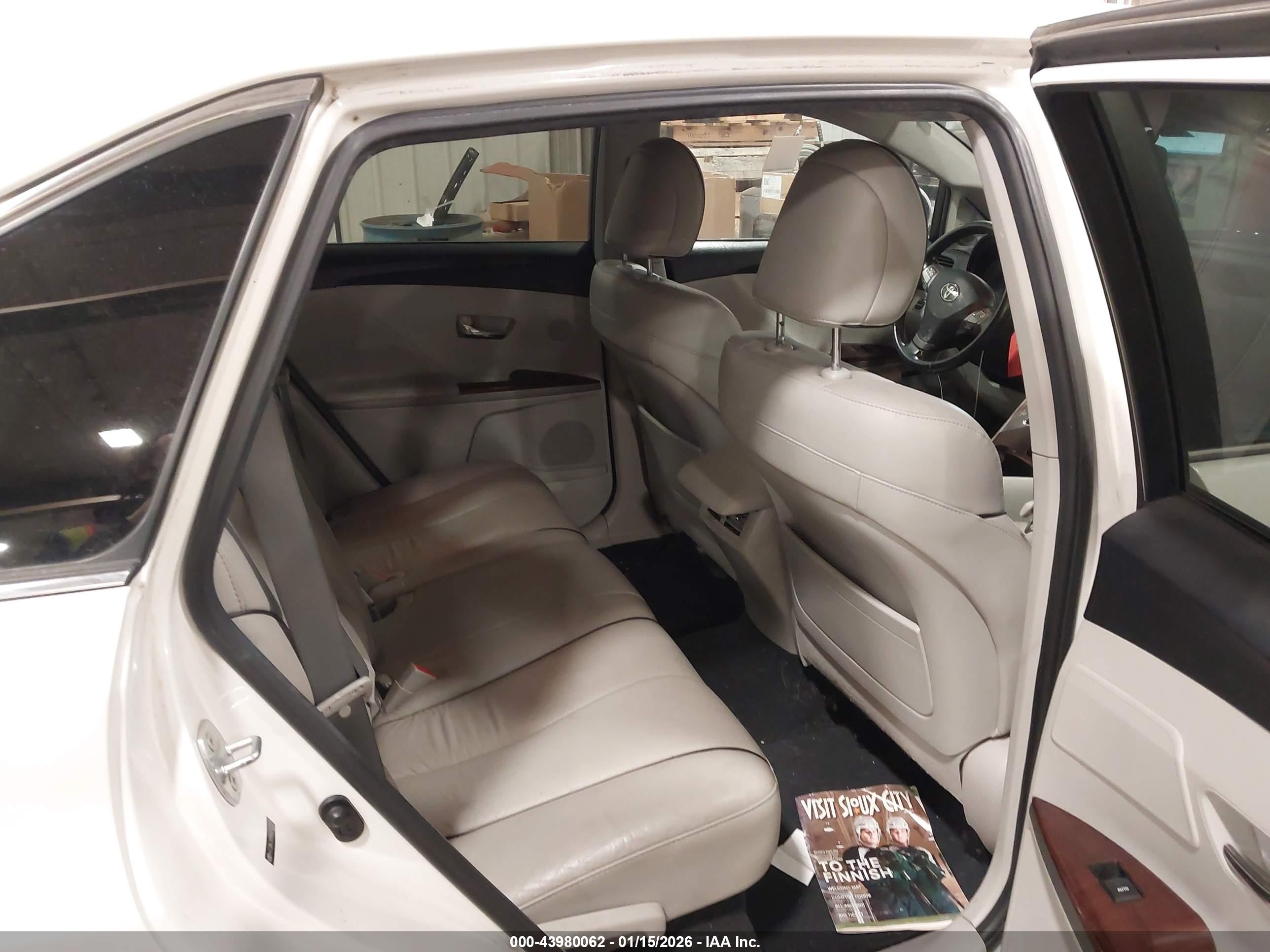 TOYOTA VENZA image 8