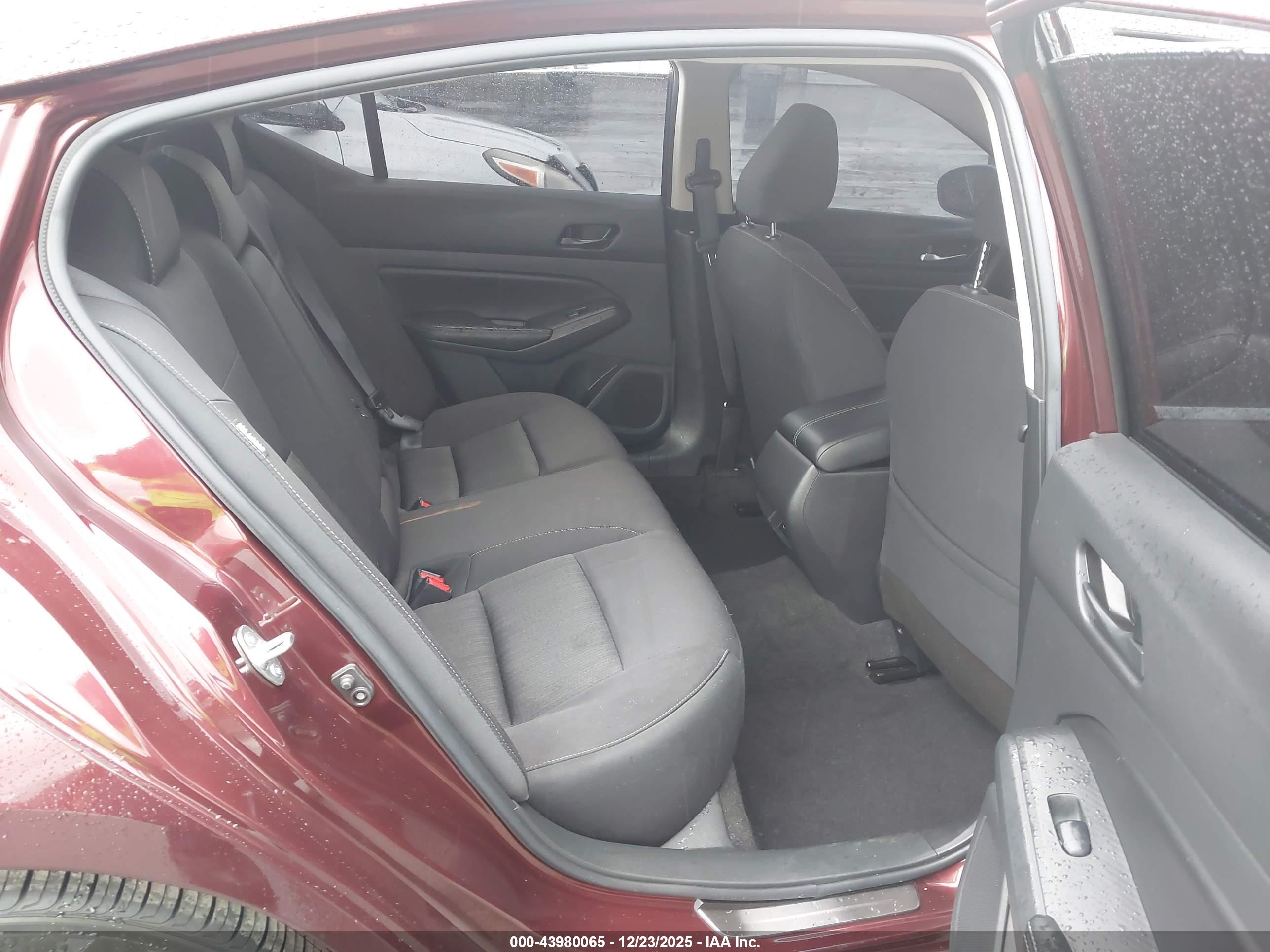 NISSAN ALTIMA image 8