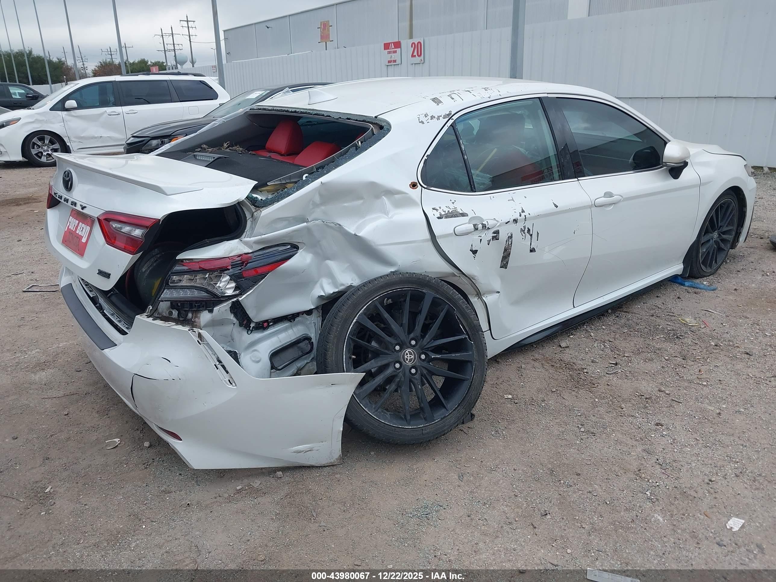 TOYOTA CAMRY image 4