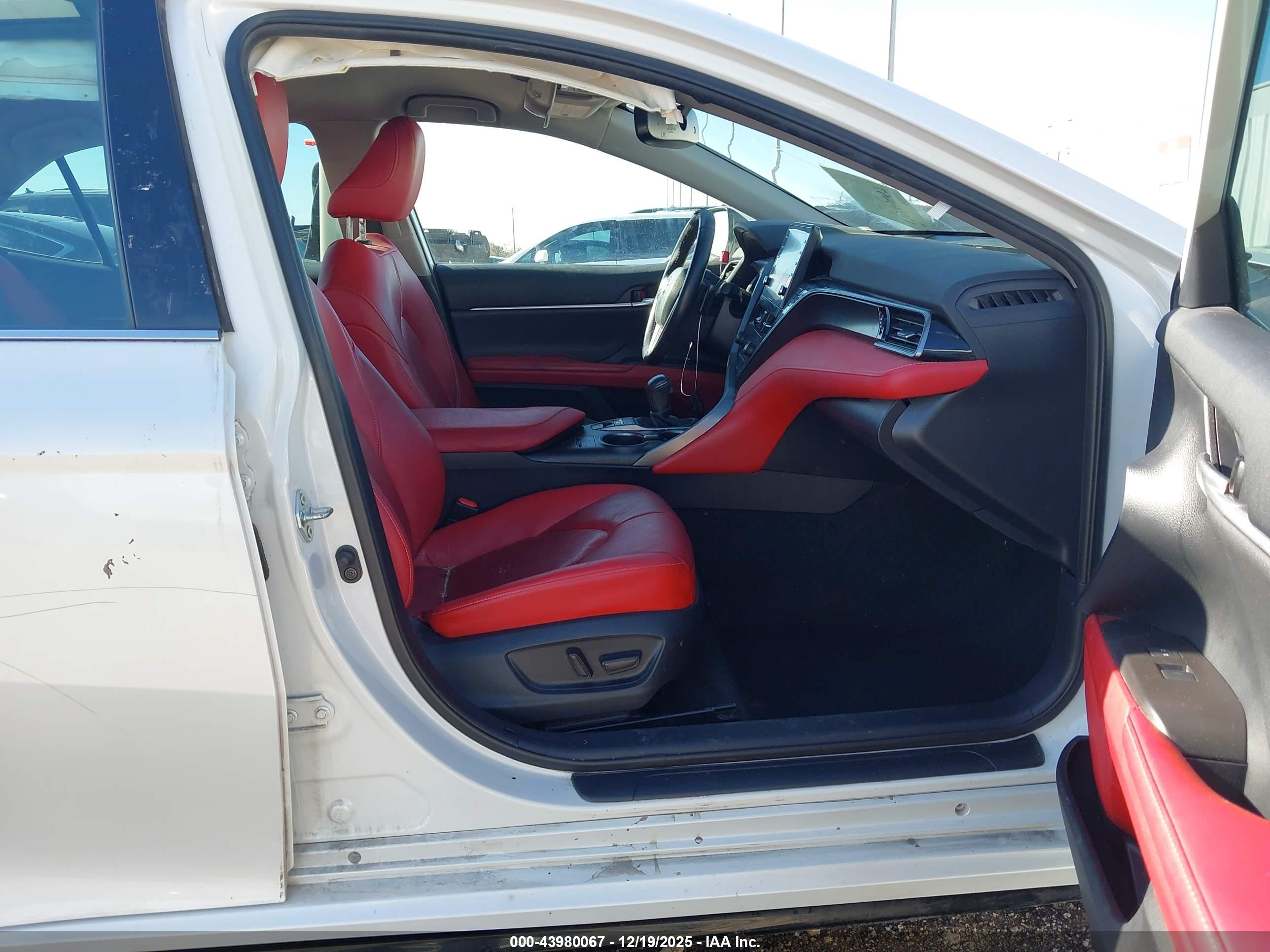 TOYOTA CAMRY image 5