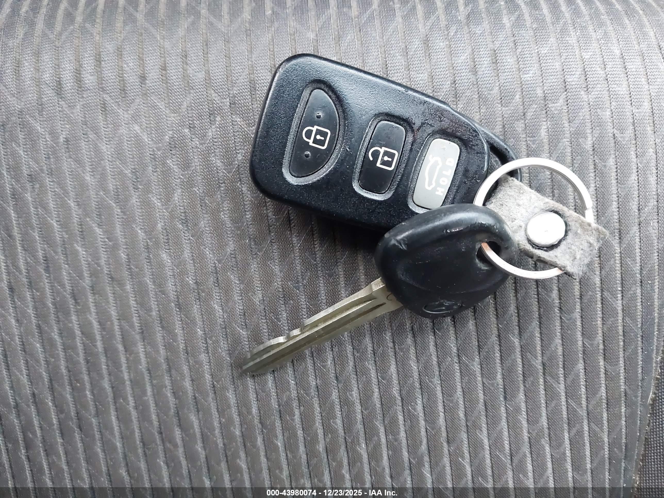 HYUNDAI ELANTRA image 11