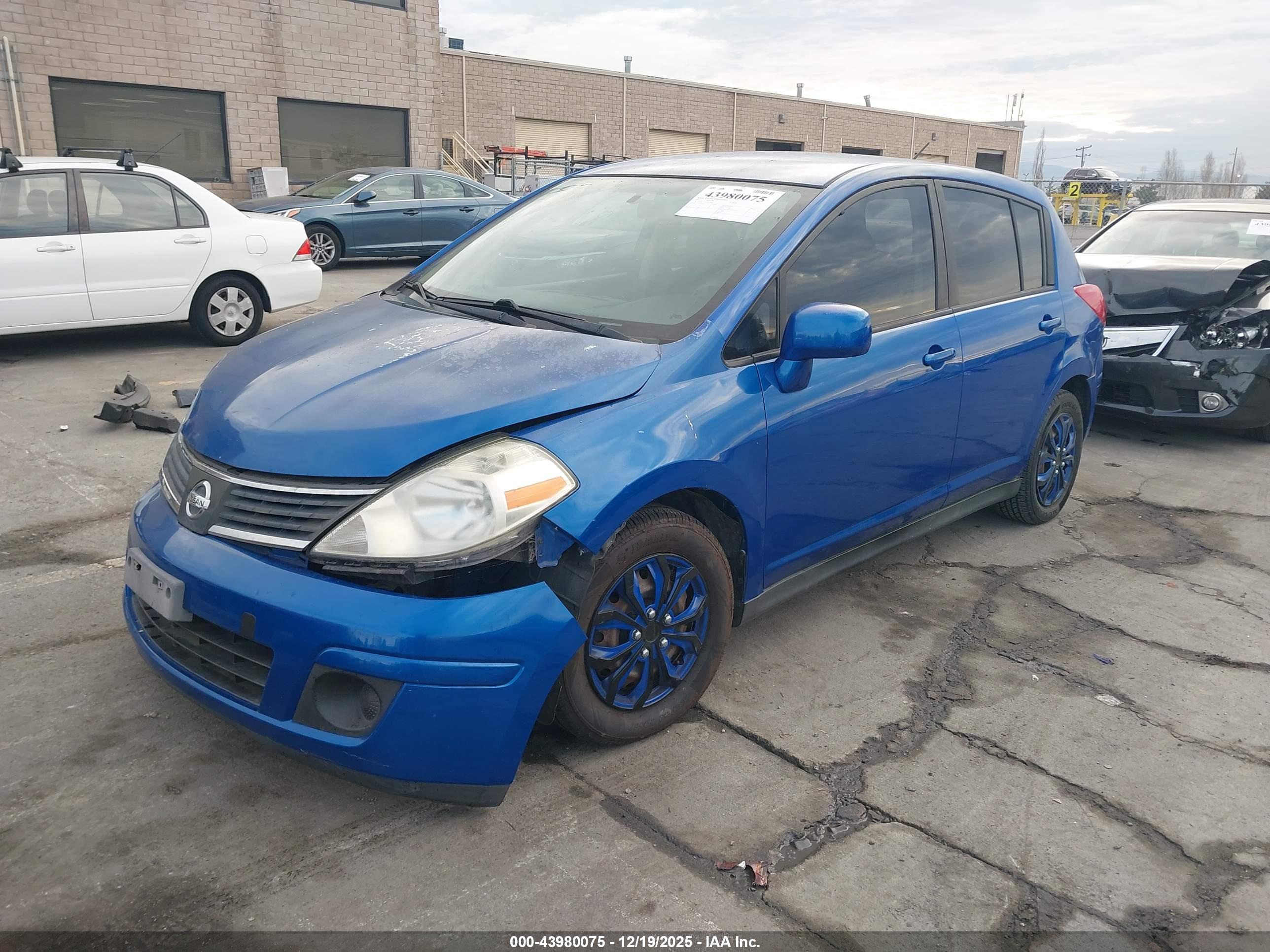 NISSAN VERSA image 2