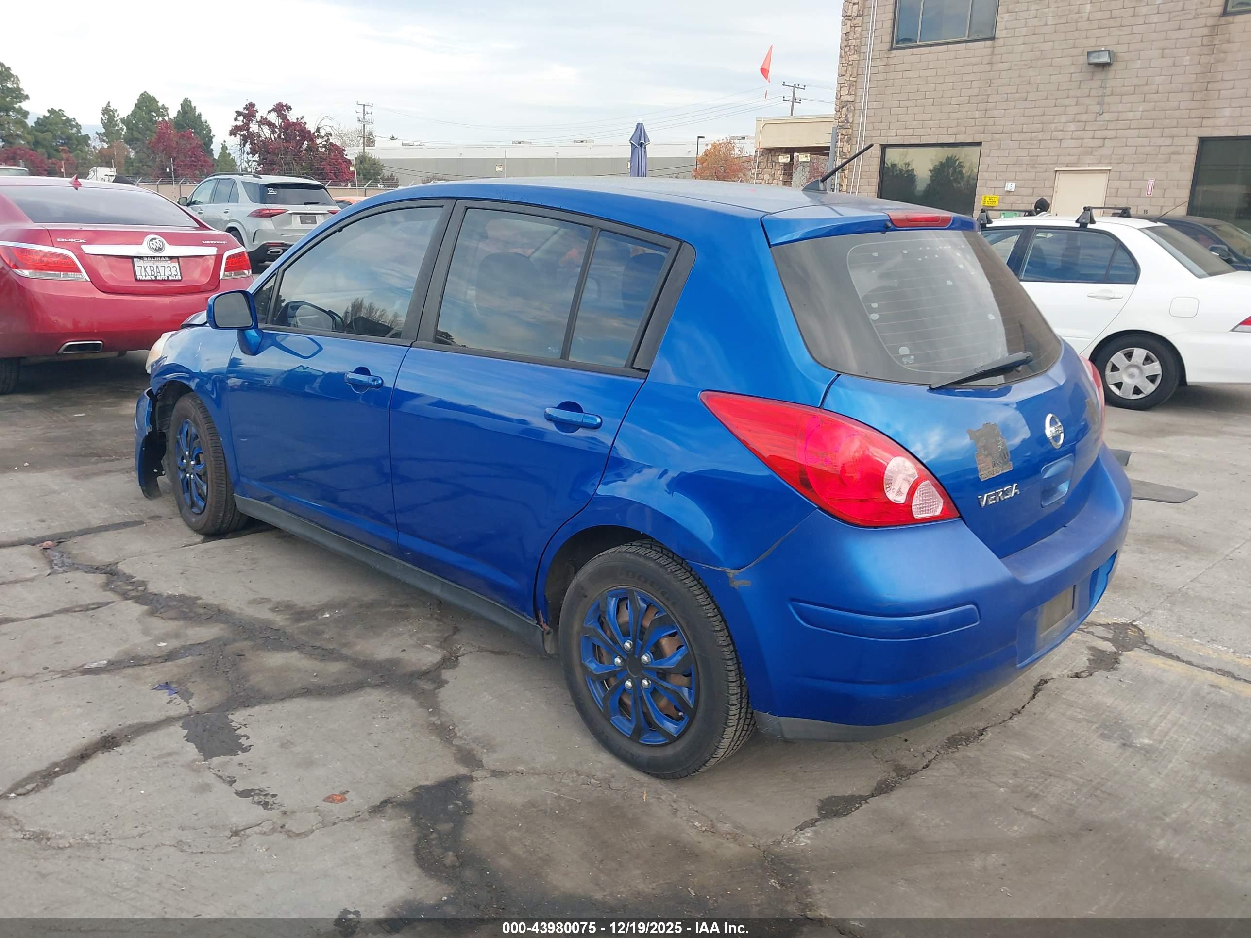 NISSAN VERSA image 3