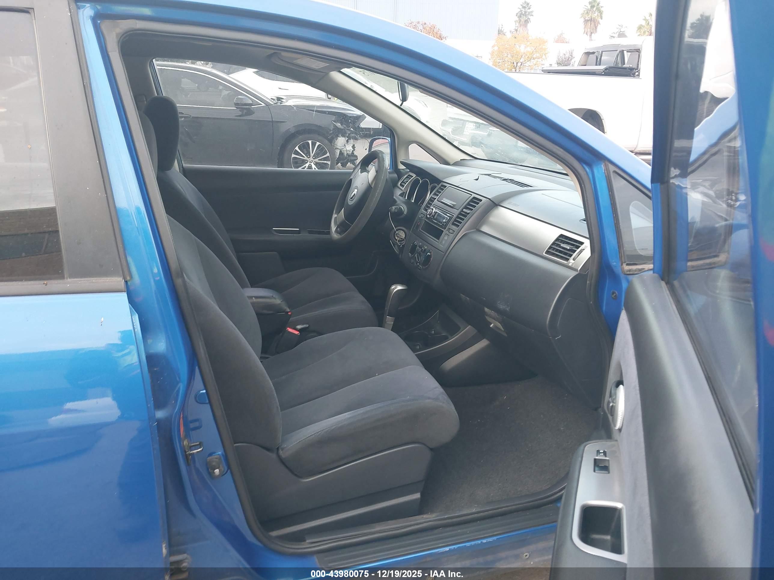 NISSAN VERSA image 5
