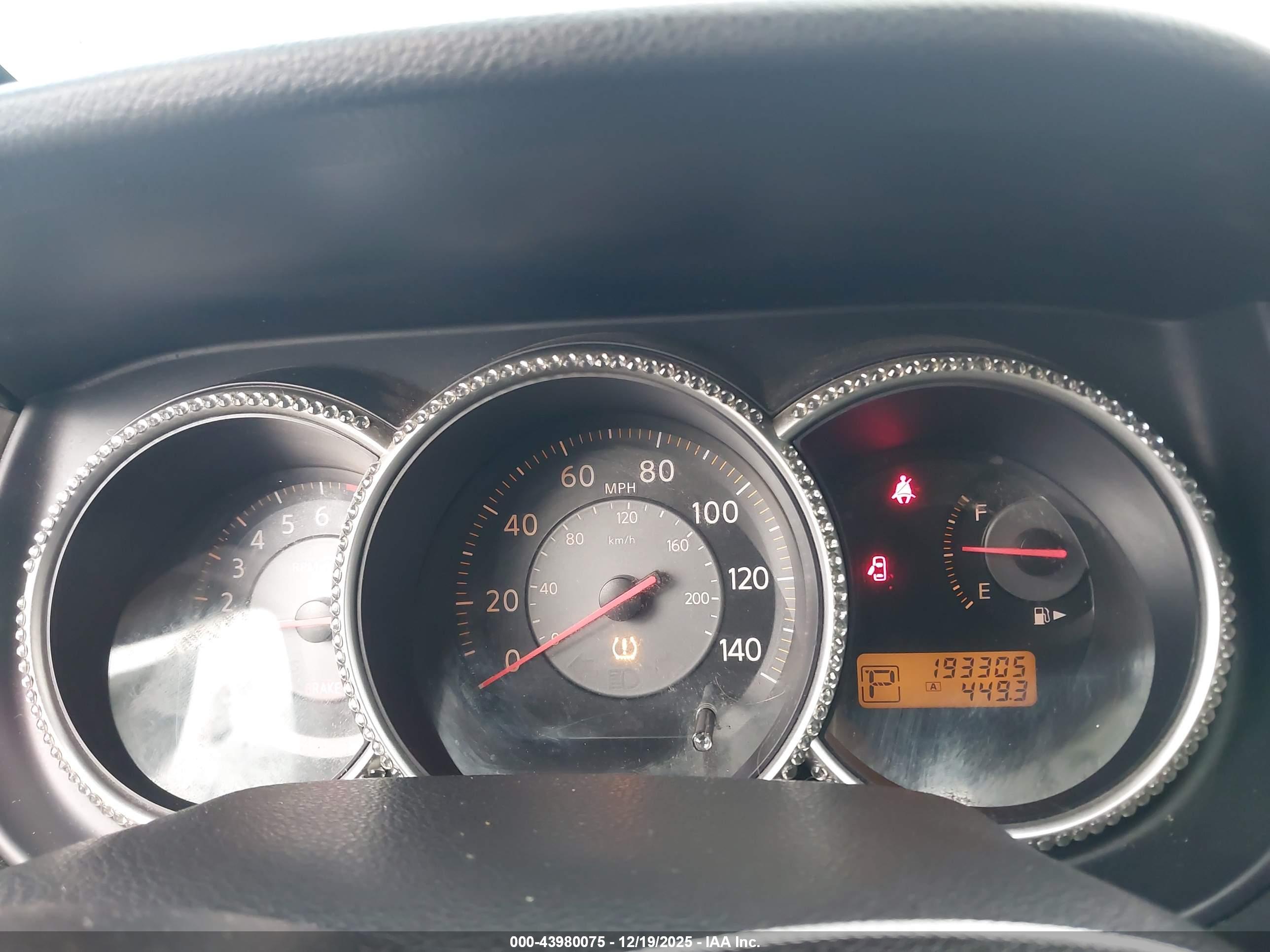NISSAN VERSA image 7