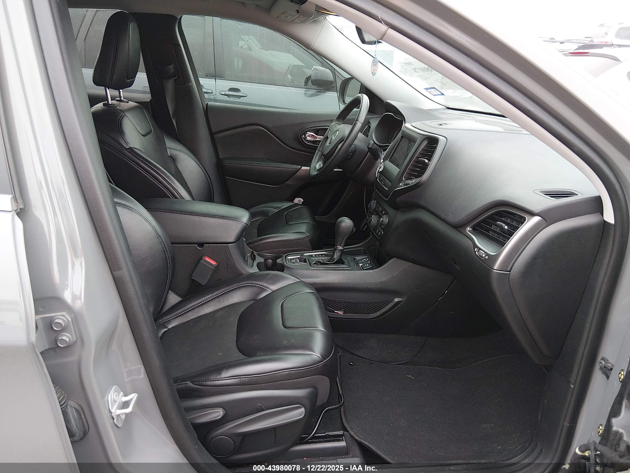 JEEP CHEROKEE image 5