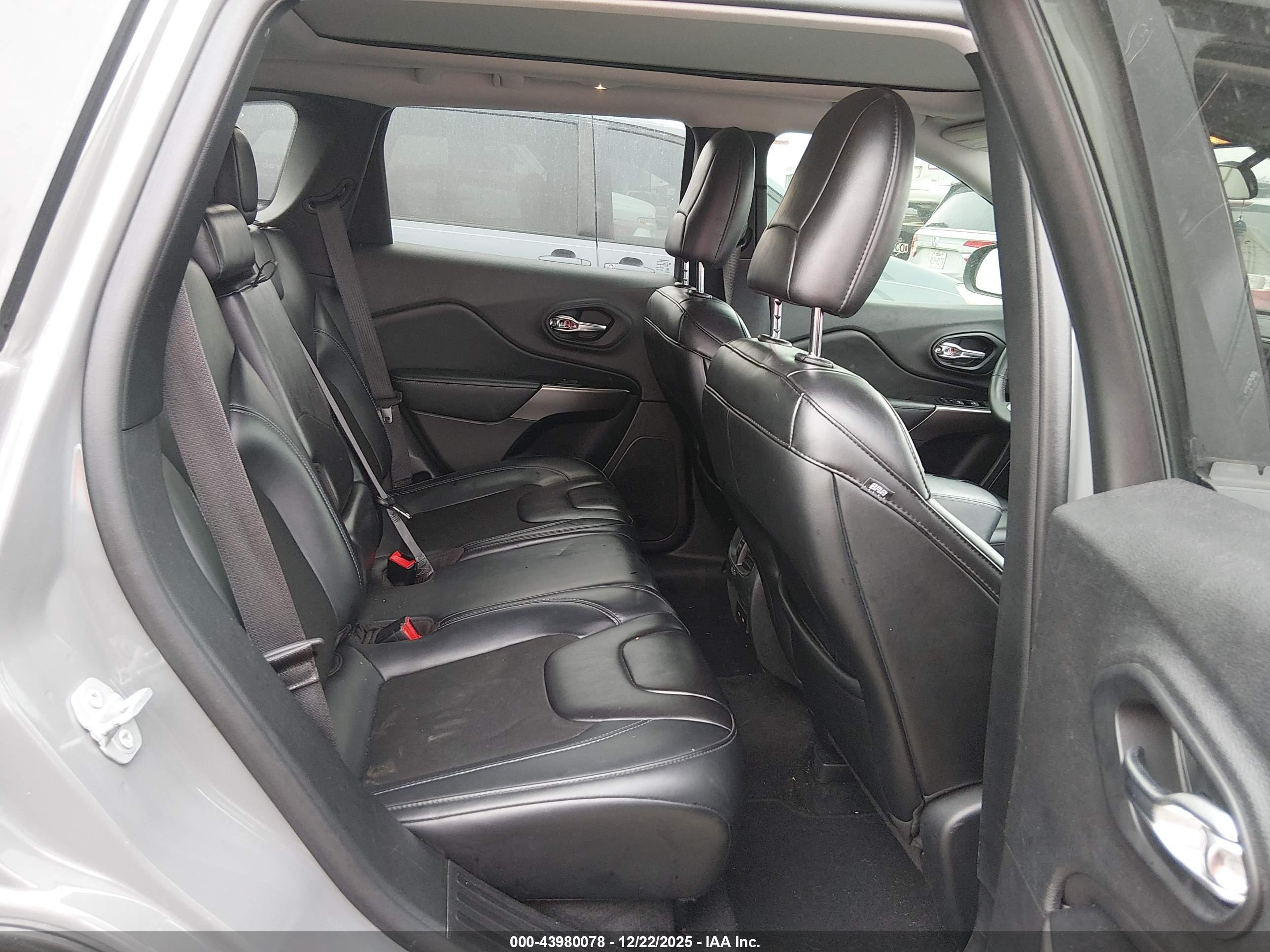JEEP CHEROKEE image 8