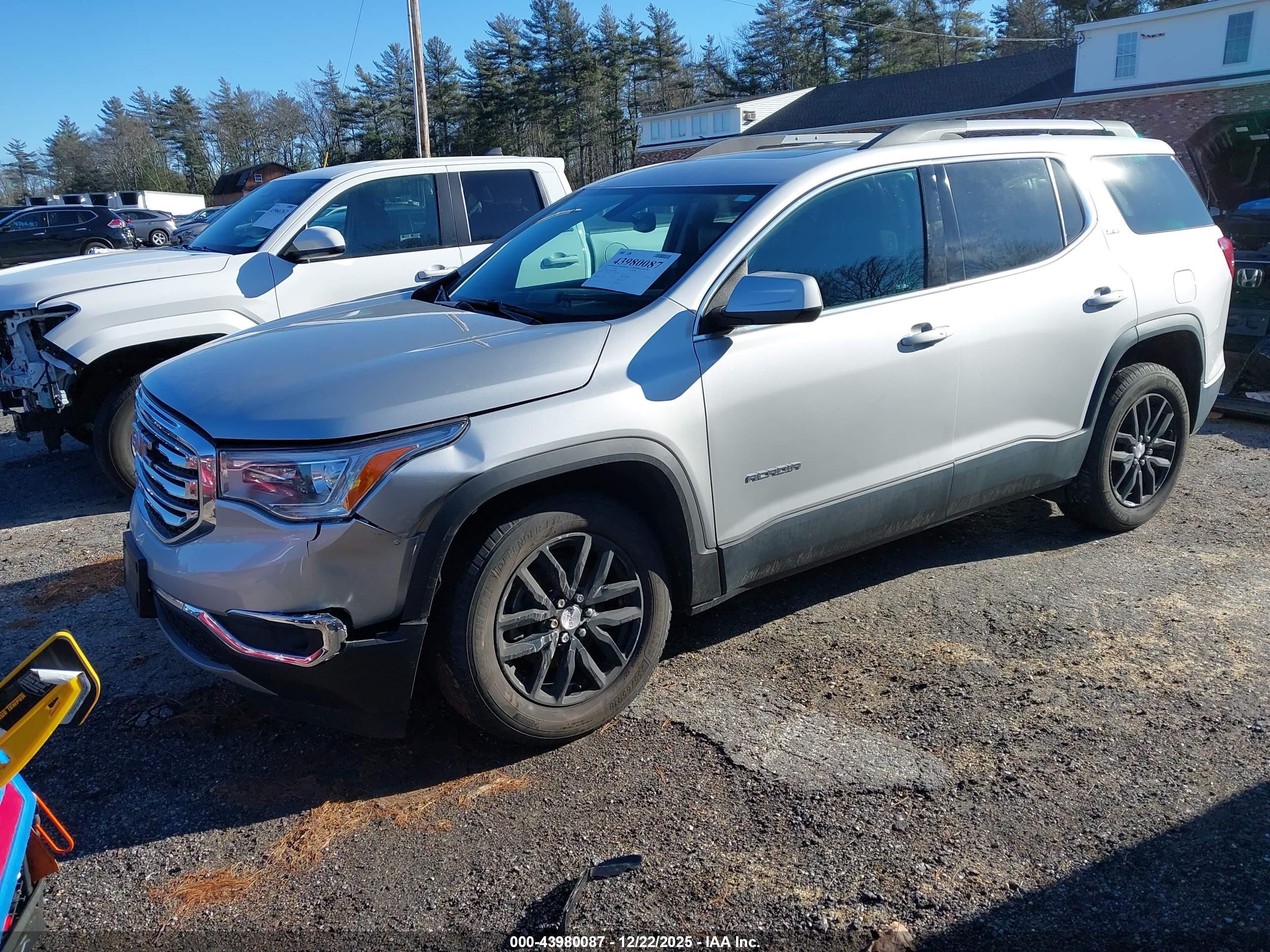 GMC ACADIA image 2
