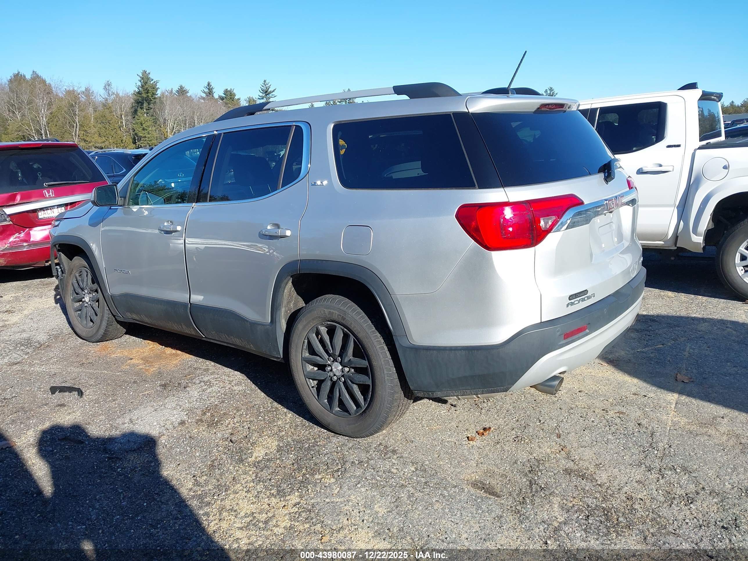 GMC ACADIA image 3