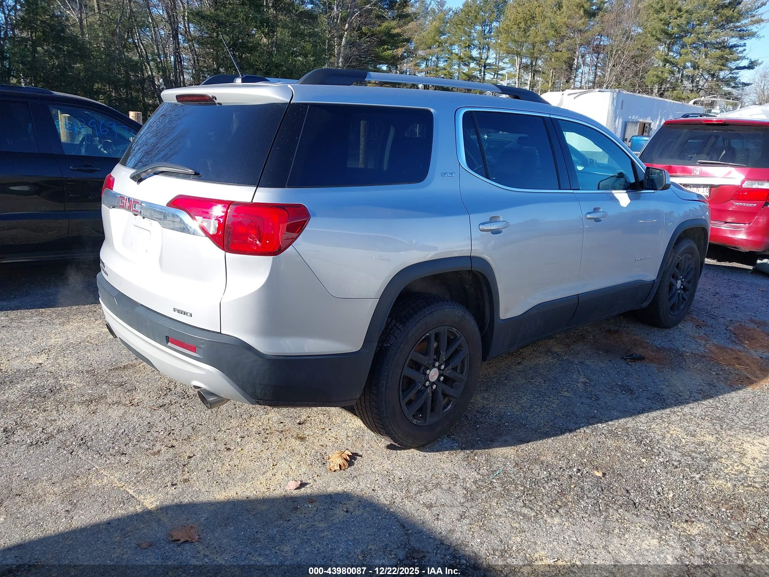 GMC ACADIA image 4