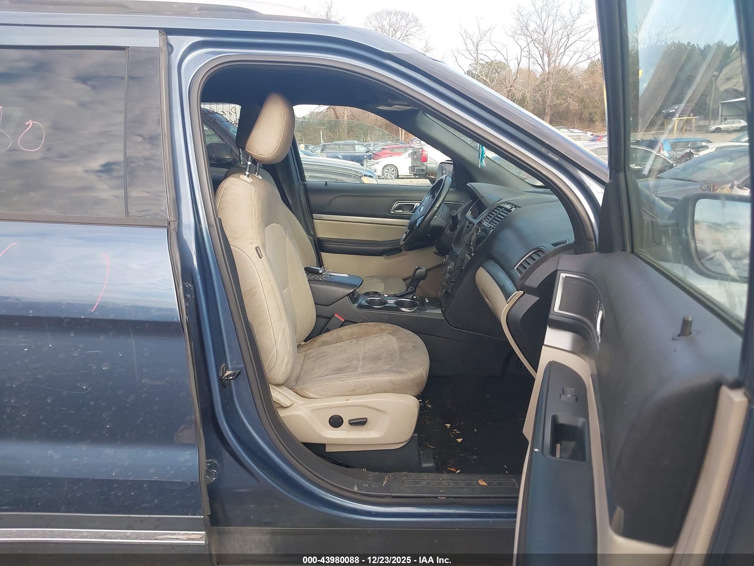 FORD EXPLORER image 5