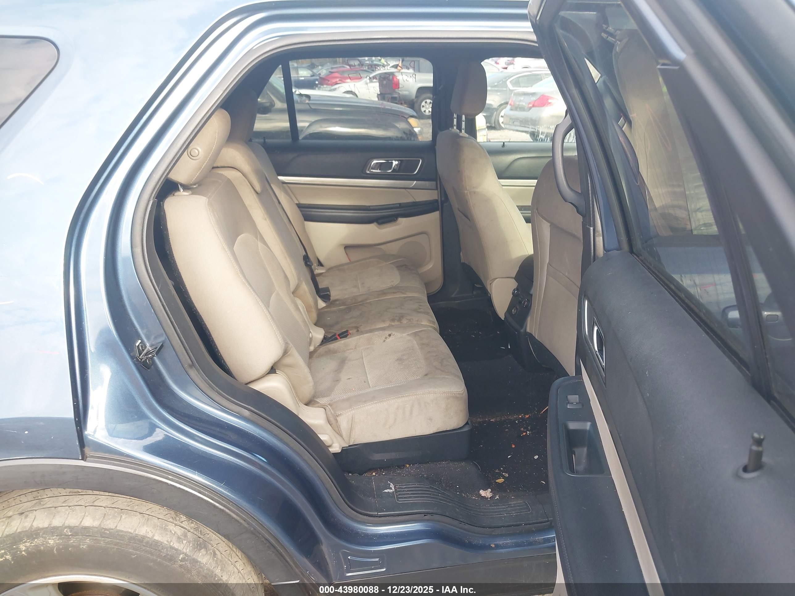 FORD EXPLORER image 8
