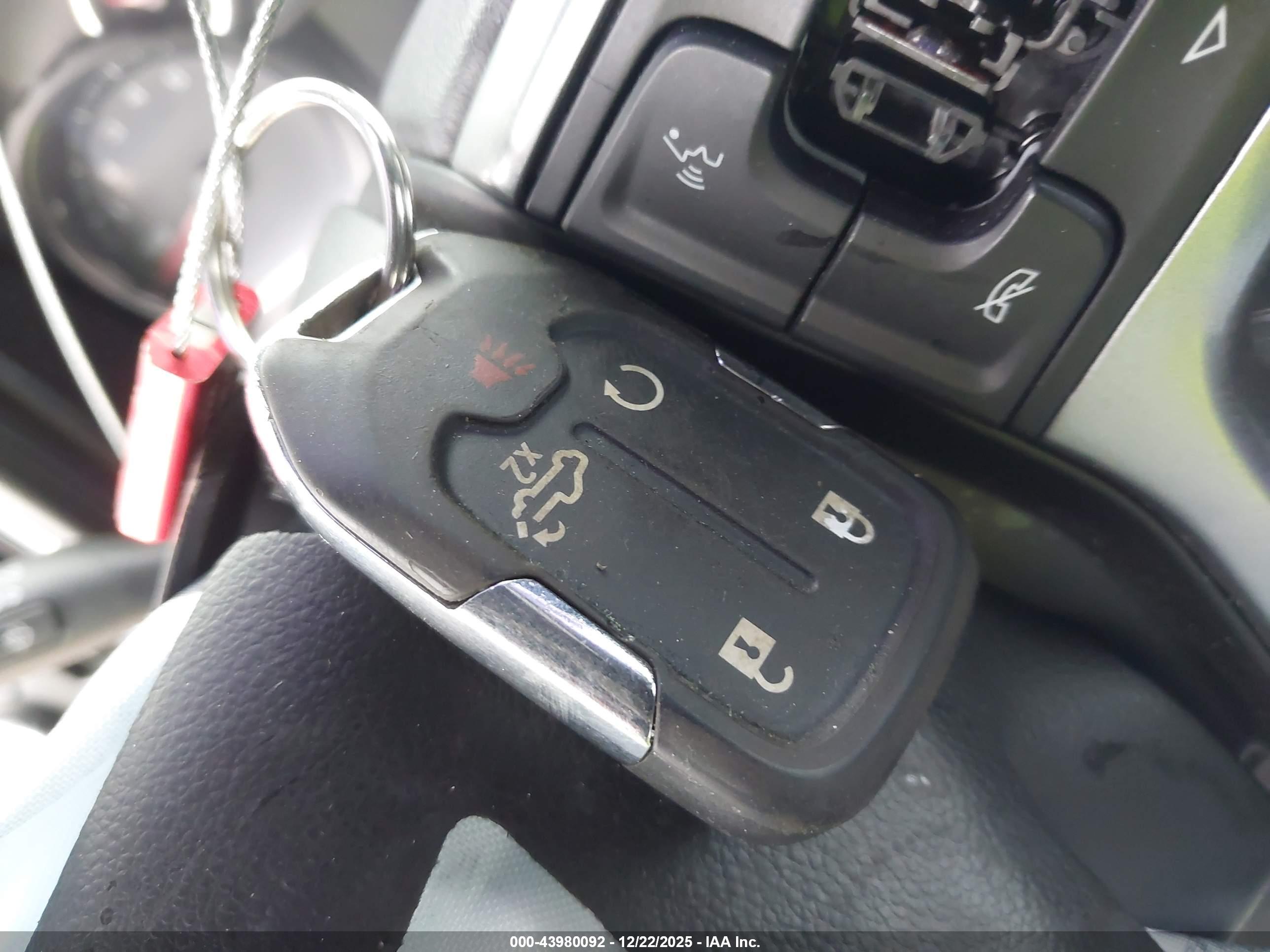 CHEVROLET SILVERADO image 11