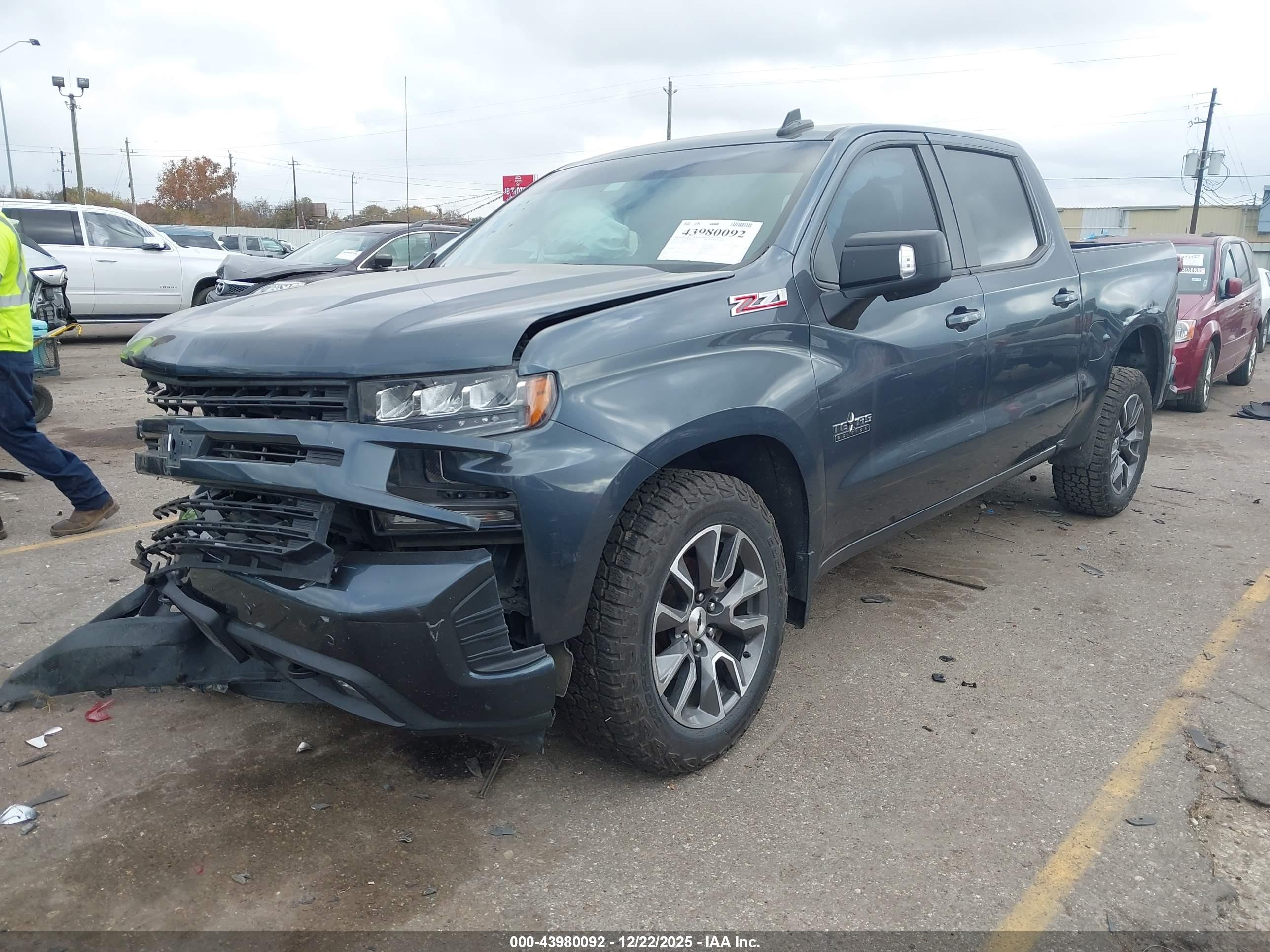 CHEVROLET SILVERADO image 2