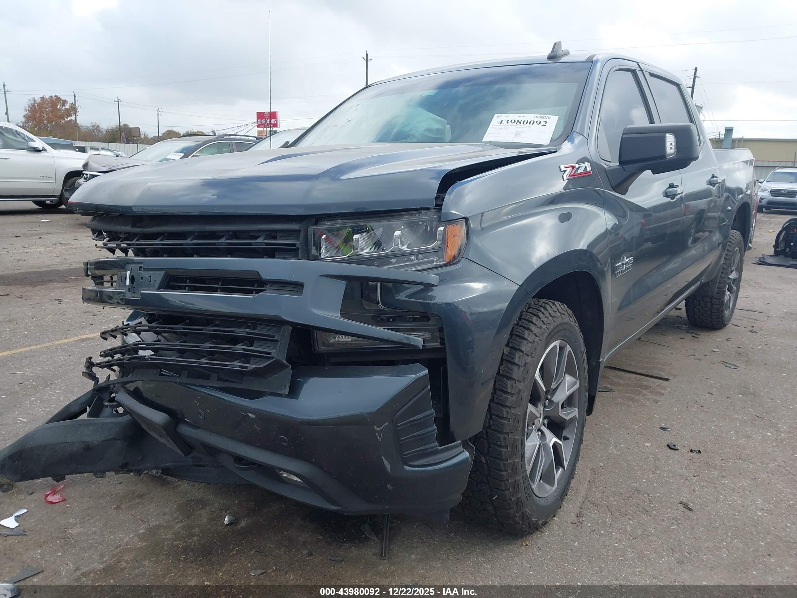 CHEVROLET SILVERADO image 6