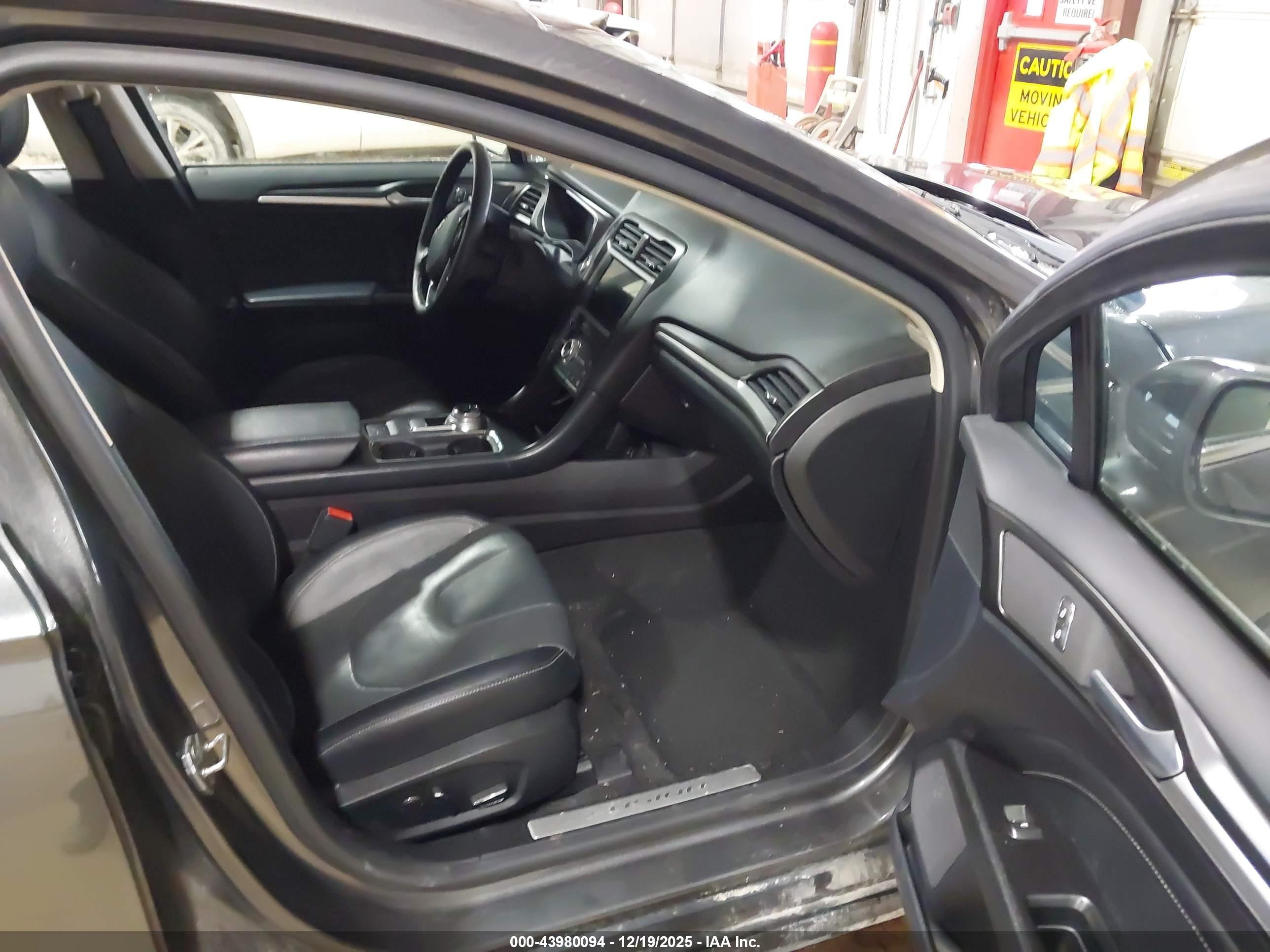 FORD FUSION image 5