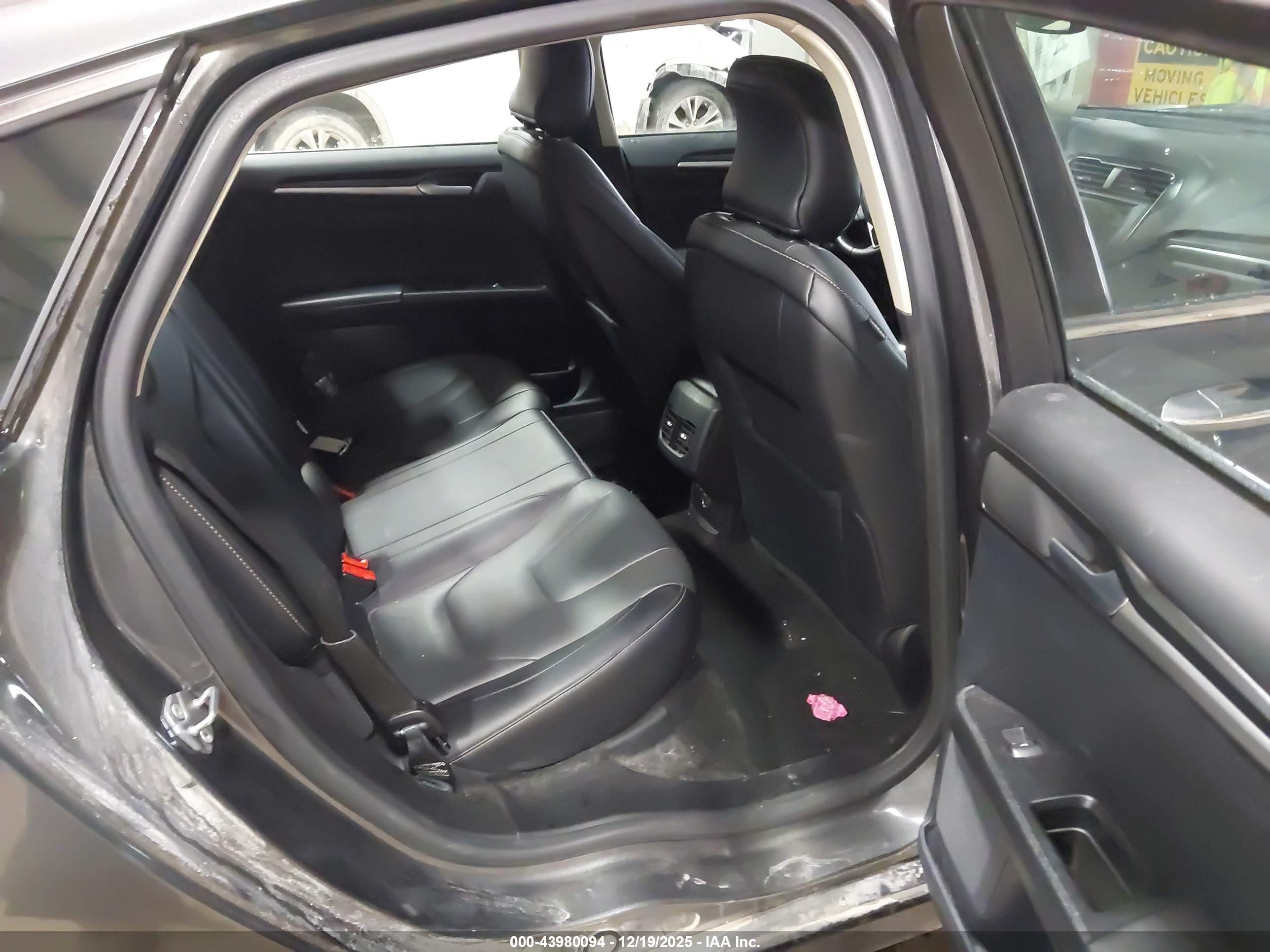 FORD FUSION image 8