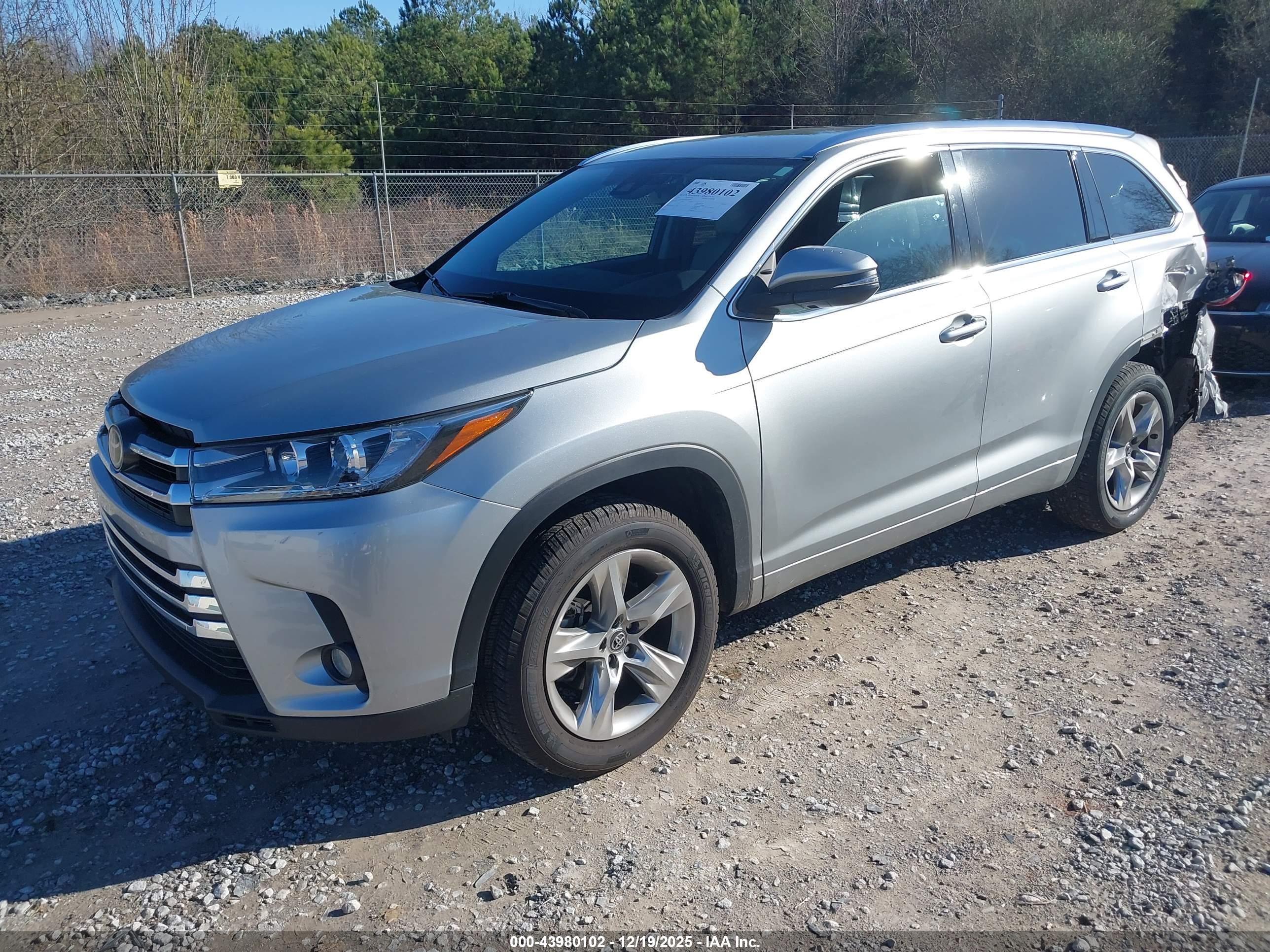 TOYOTA HIGHLANDER image 2