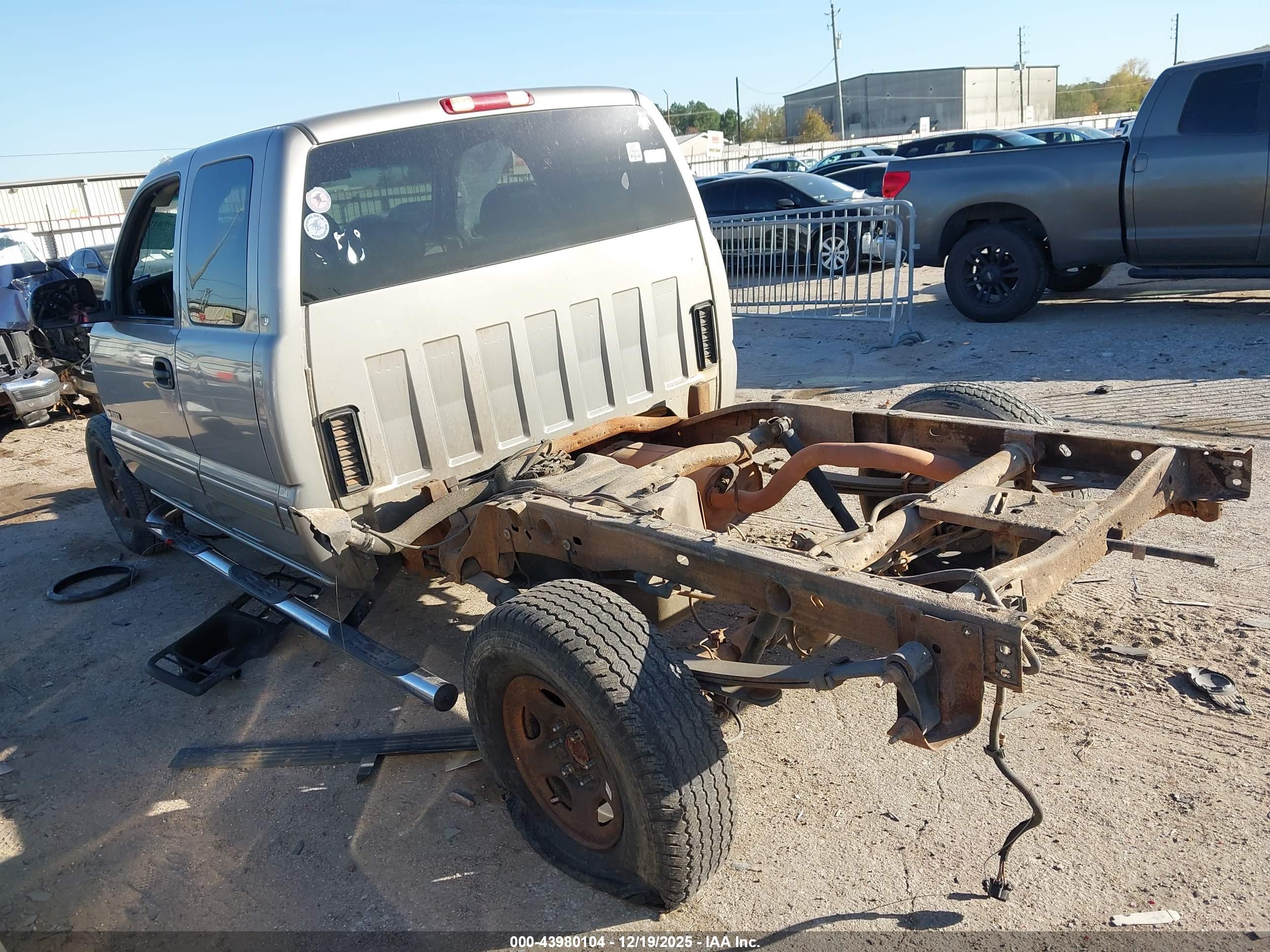 CHEVROLET SILVERADO image 3