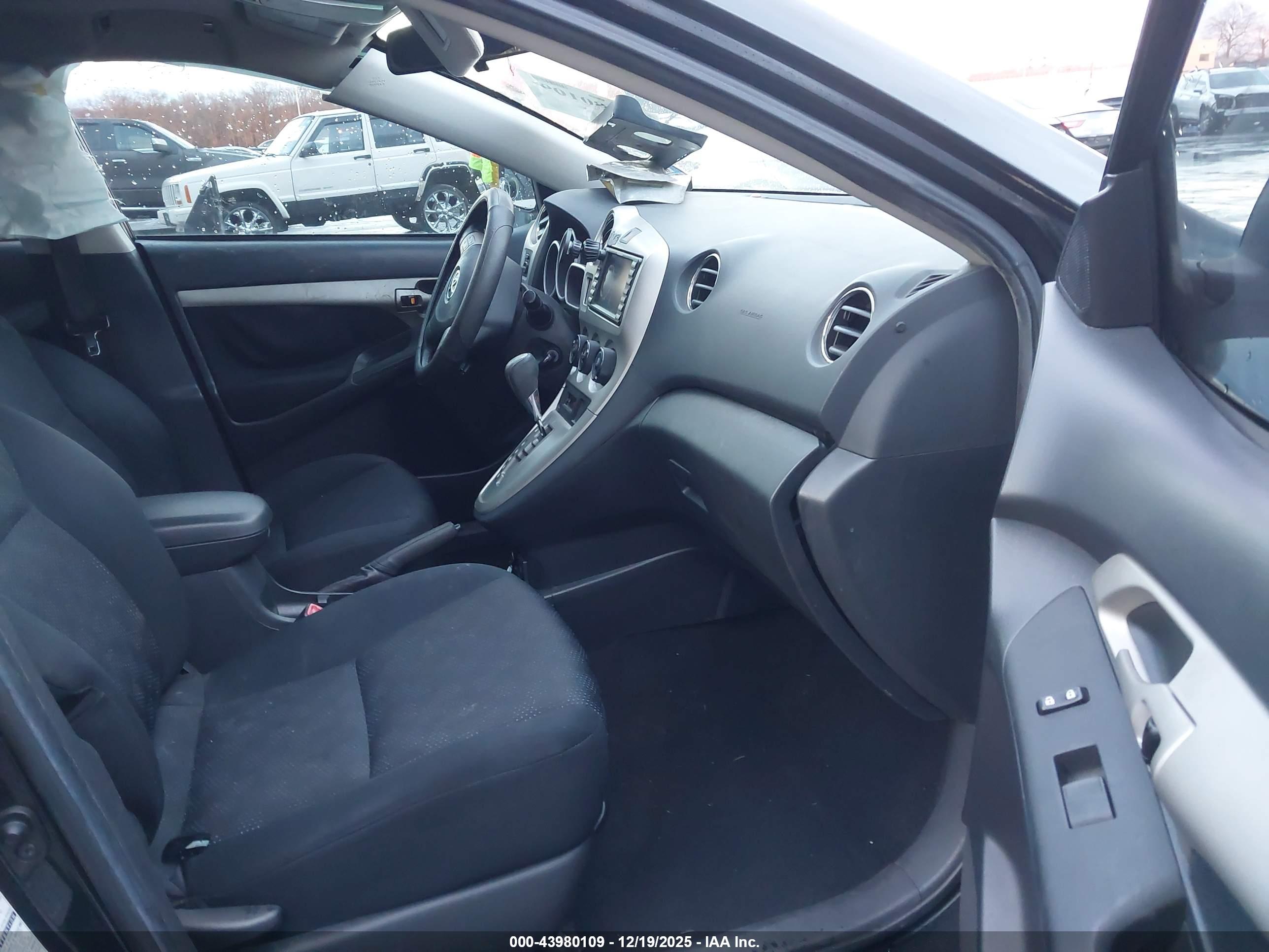 TOYOTA MATRIX image 5
