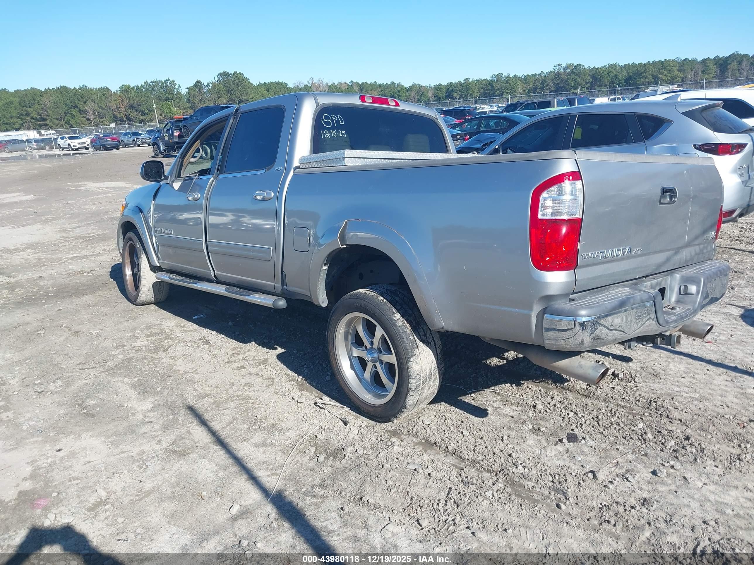 TOYOTA TUNDRA image 3