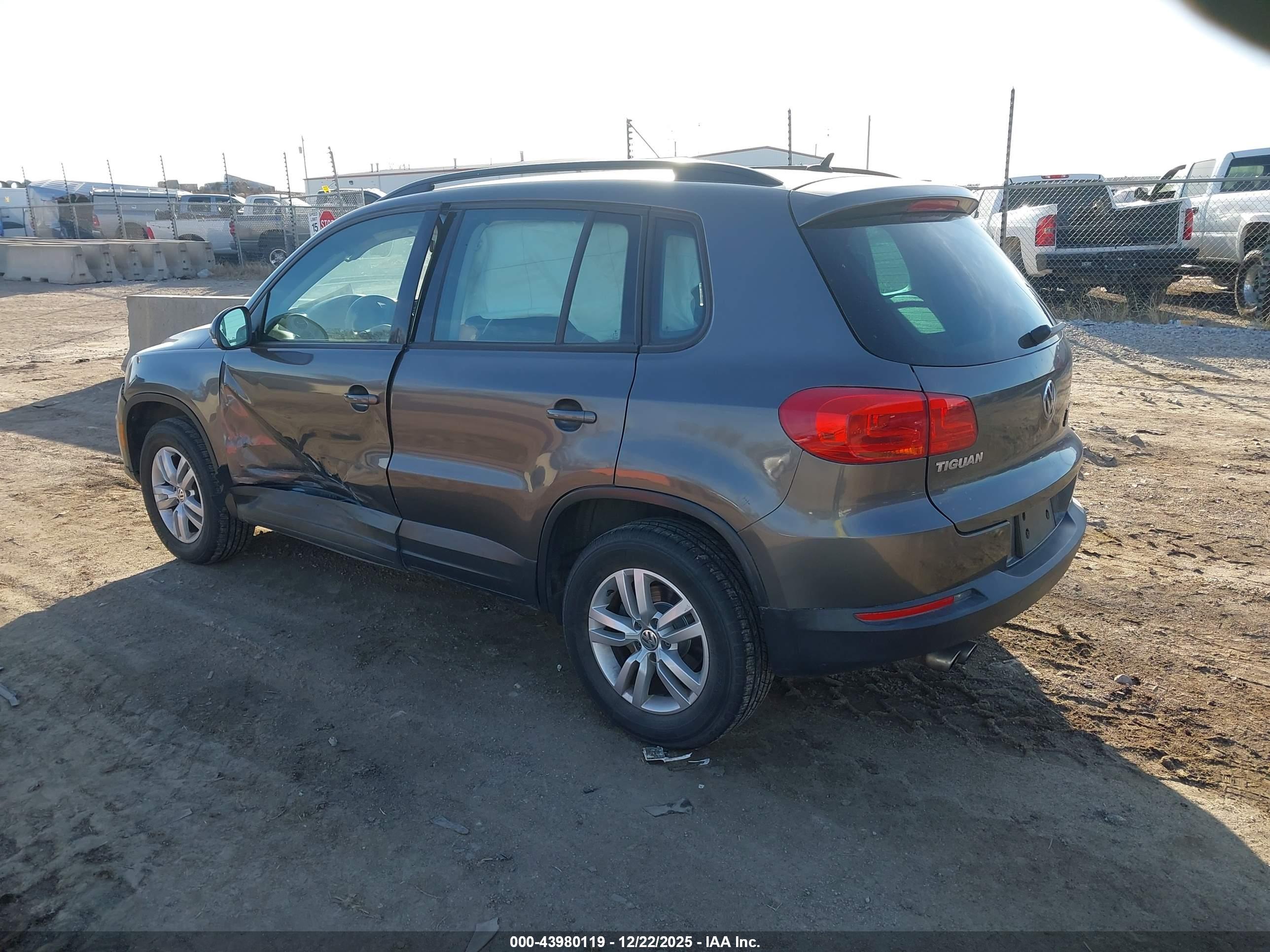 VOLKSWAGEN TIGUAN image 3