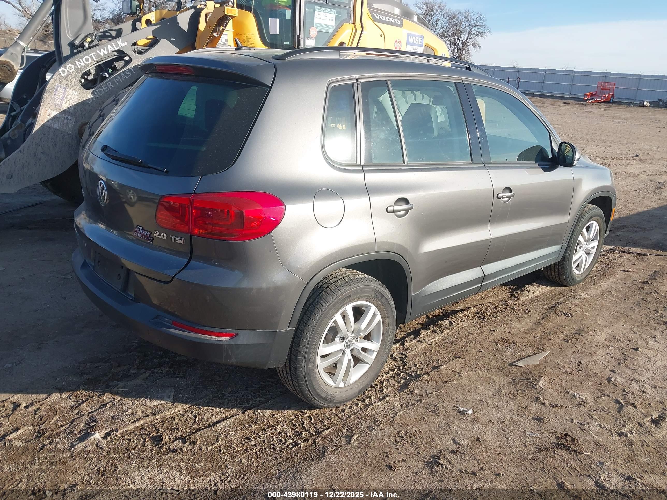 VOLKSWAGEN TIGUAN image 4