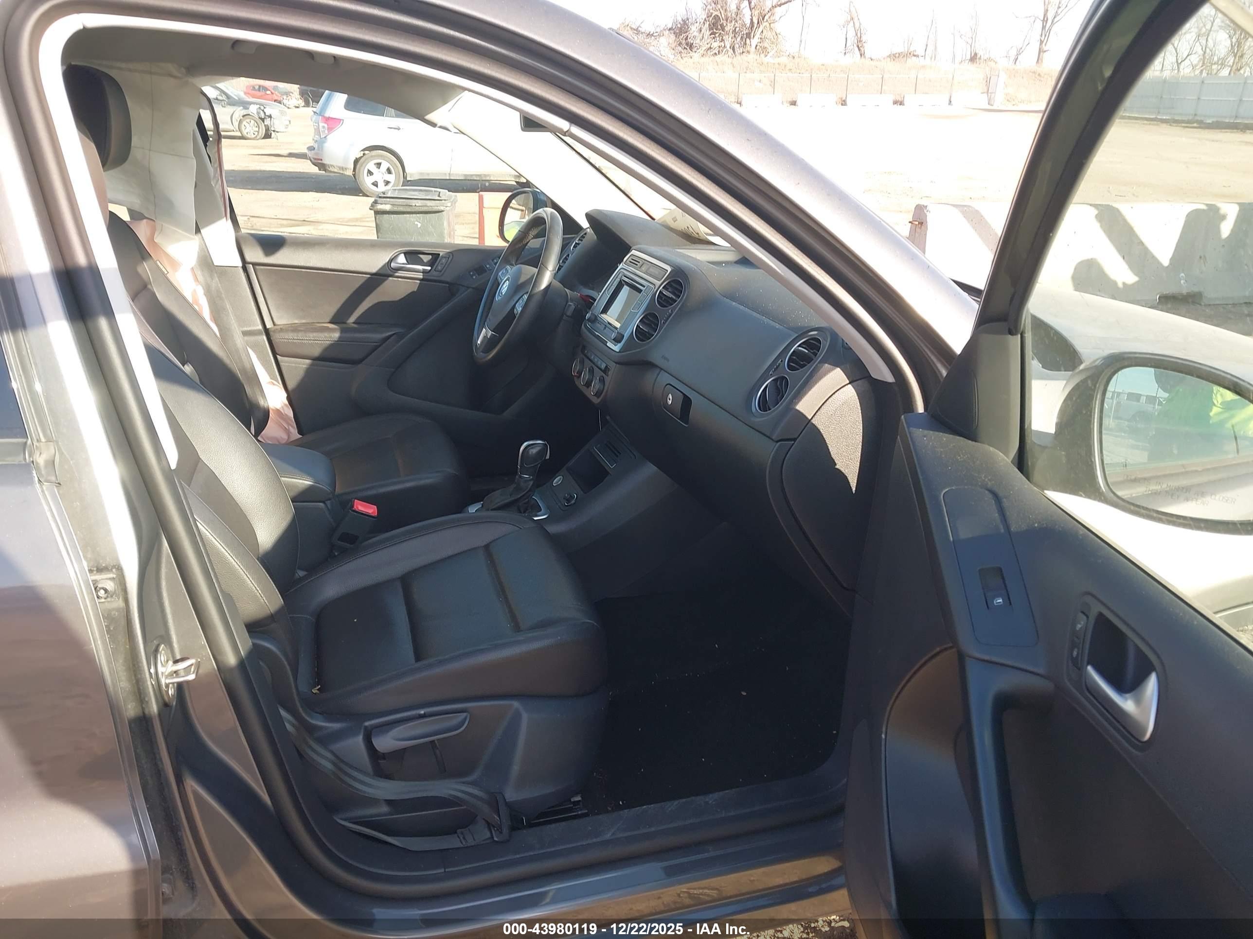 VOLKSWAGEN TIGUAN image 5