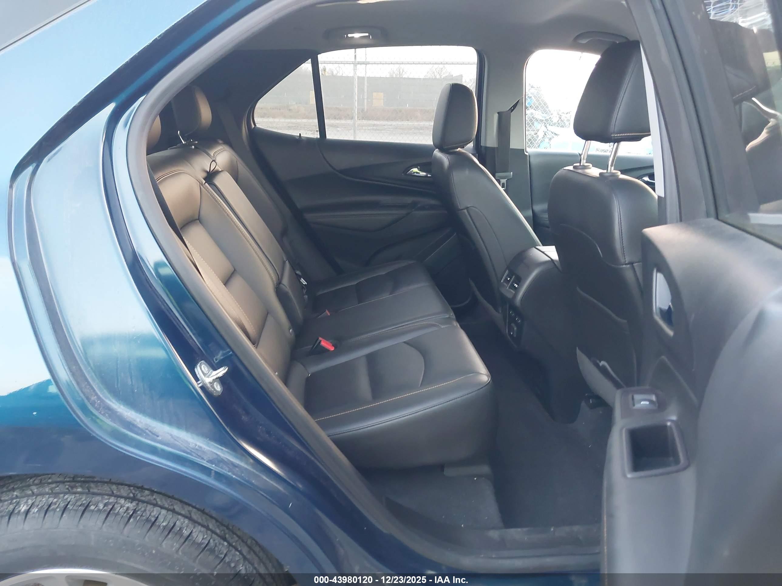CHEVROLET EQUINOX image 8