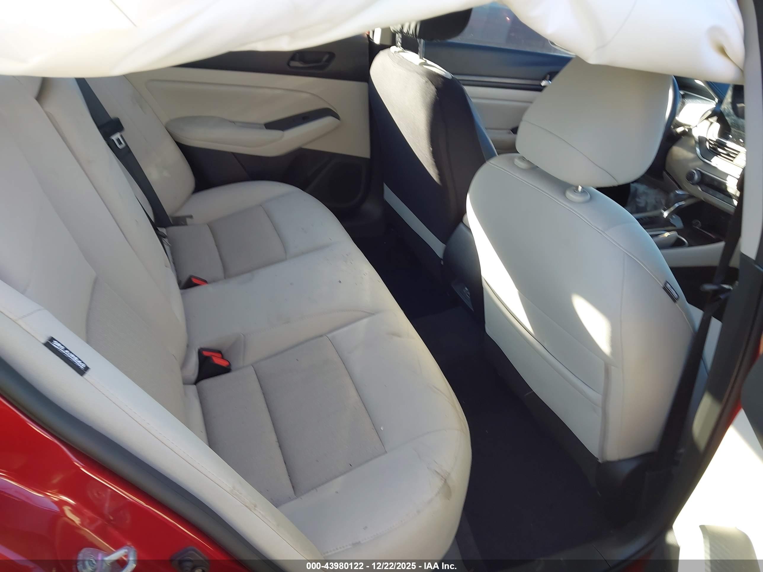 NISSAN ALTIMA image 8