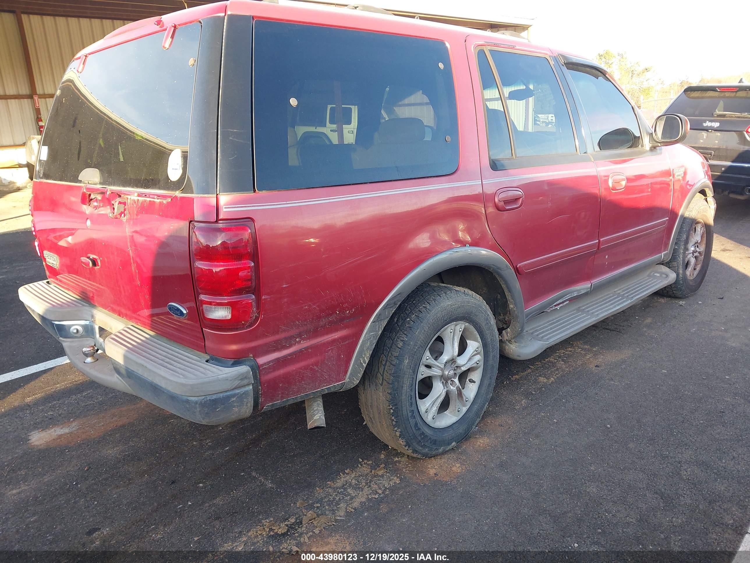 FORD EXPEDITION image 4
