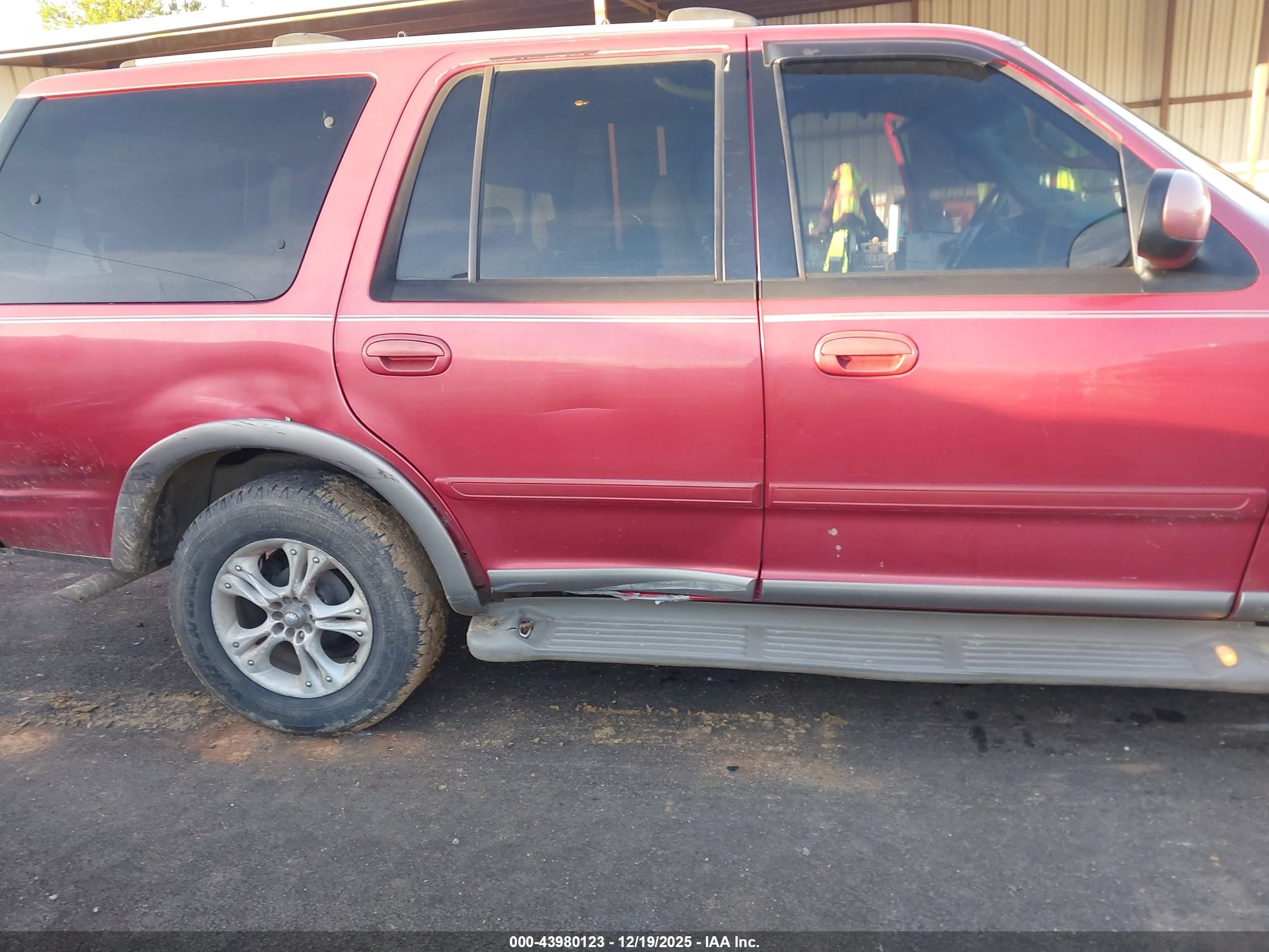 FORD EXPEDITION image 6