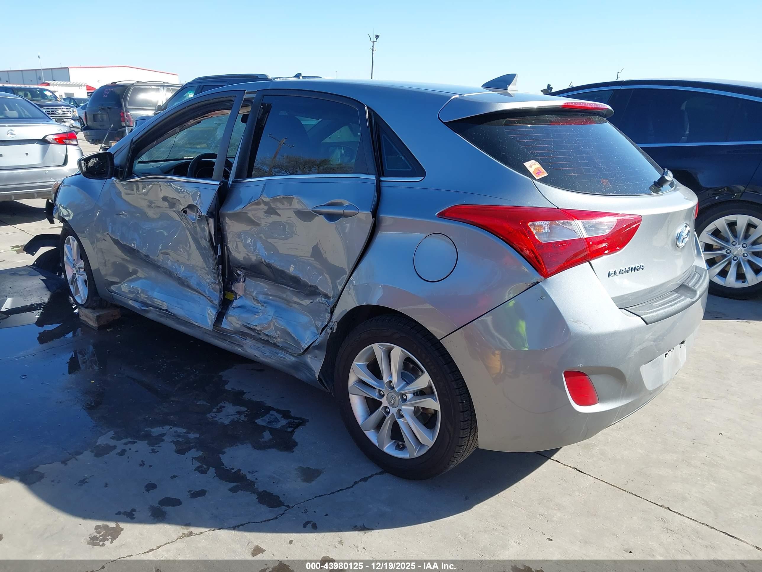 HYUNDAI ELANTRA image 3
