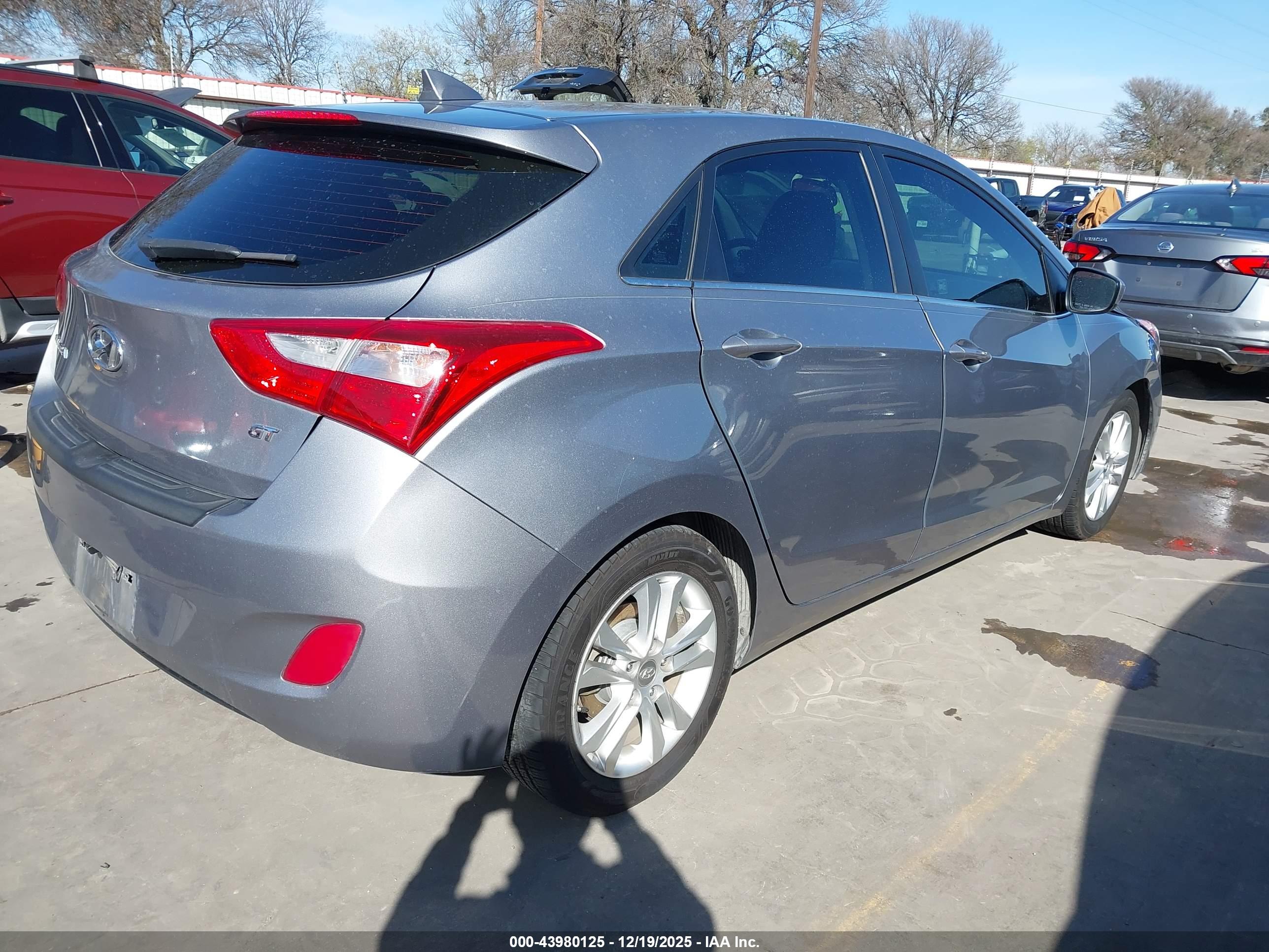 HYUNDAI ELANTRA image 4