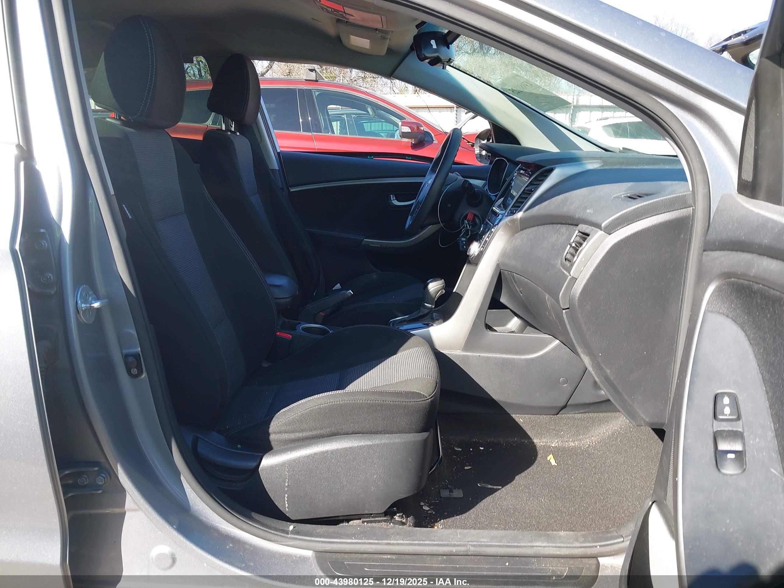 HYUNDAI ELANTRA image 5