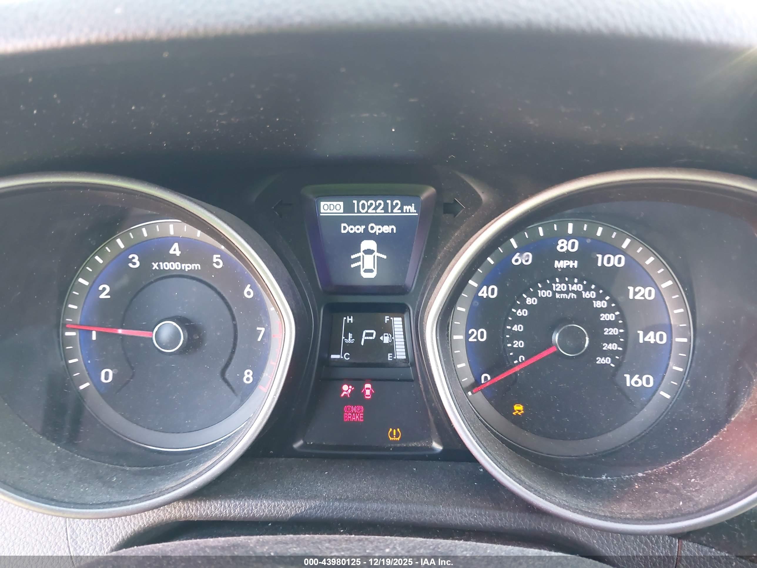 HYUNDAI ELANTRA image 7