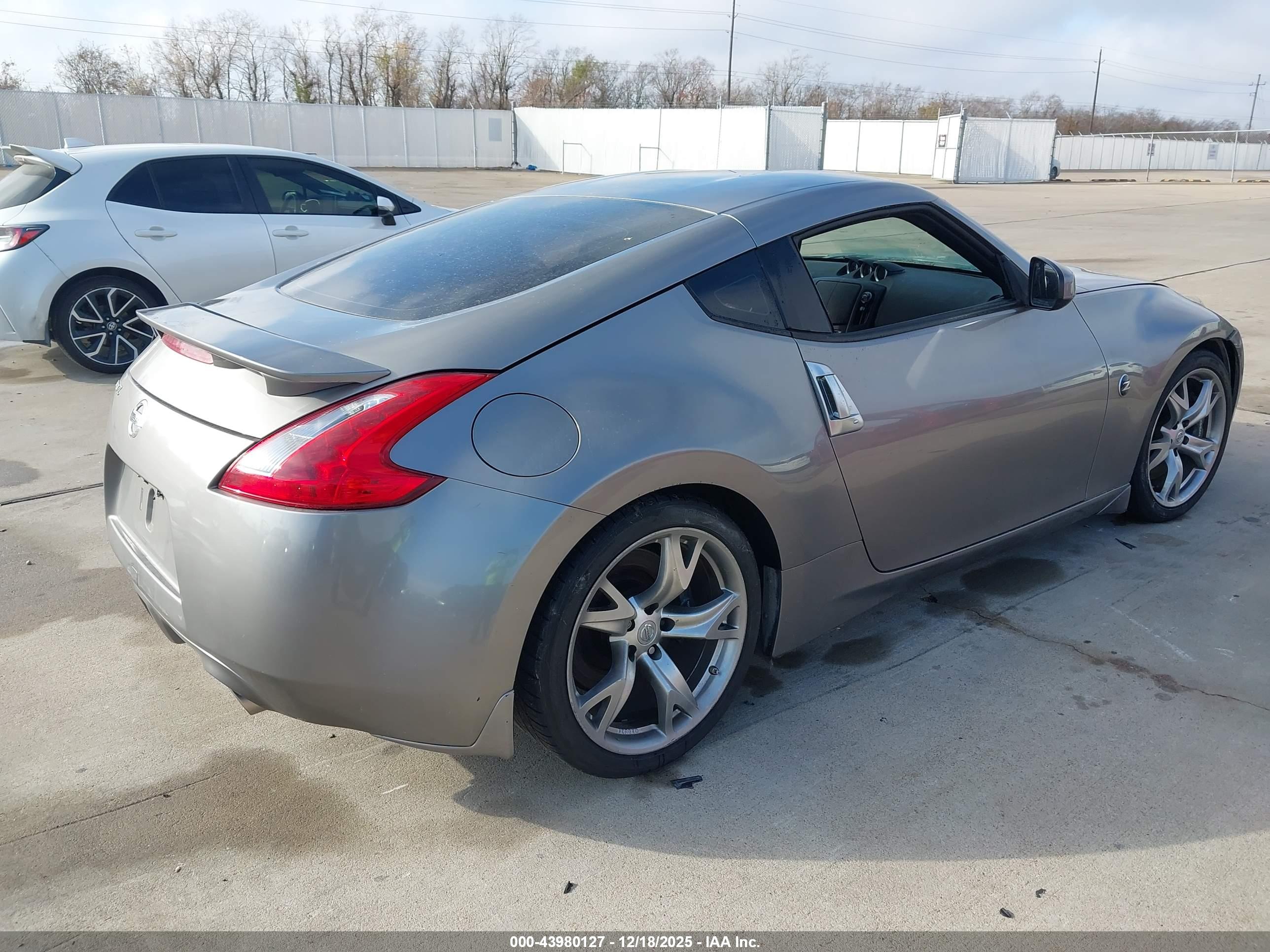 NISSAN 370Z image 4