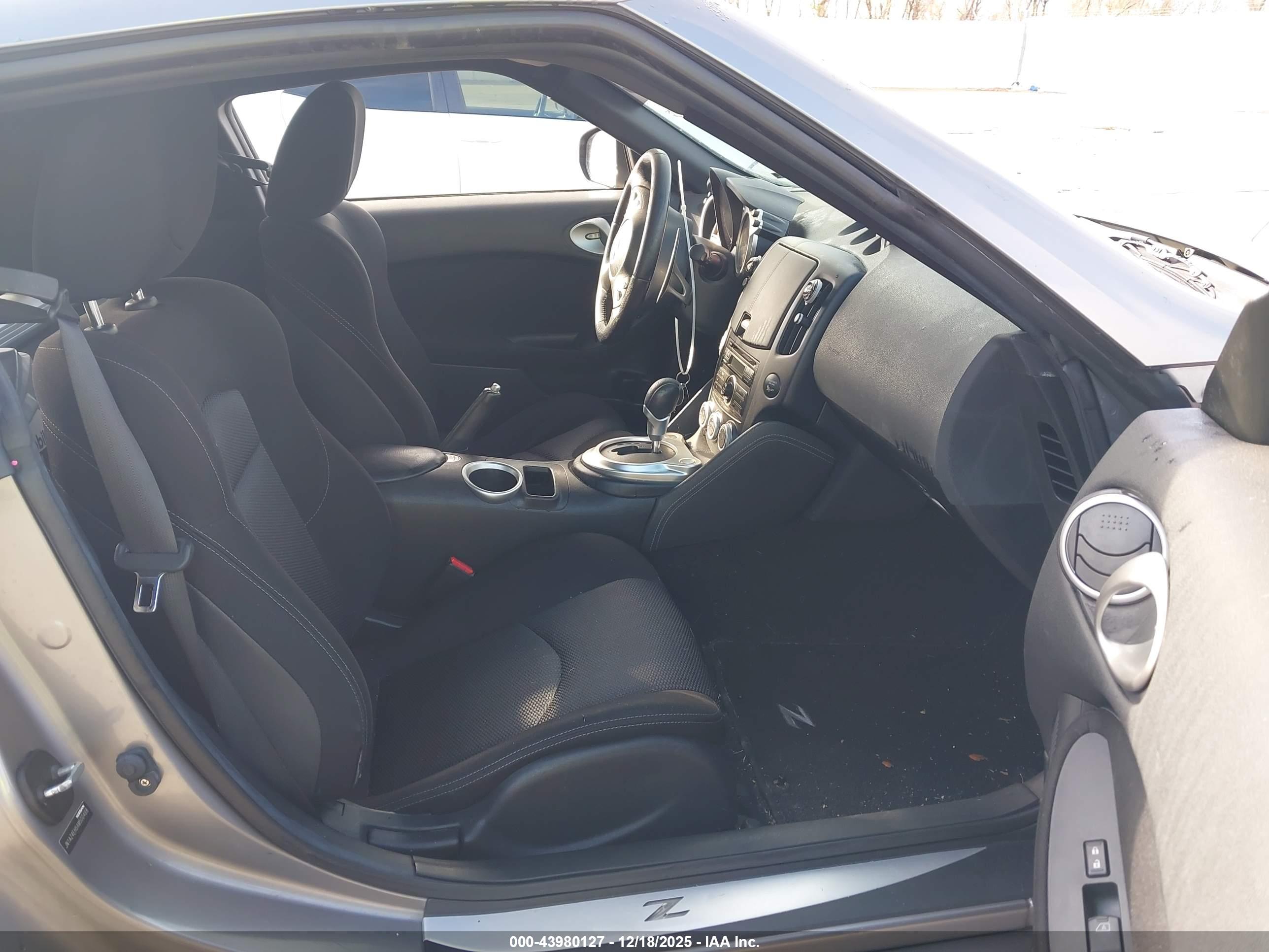 NISSAN 370Z image 5