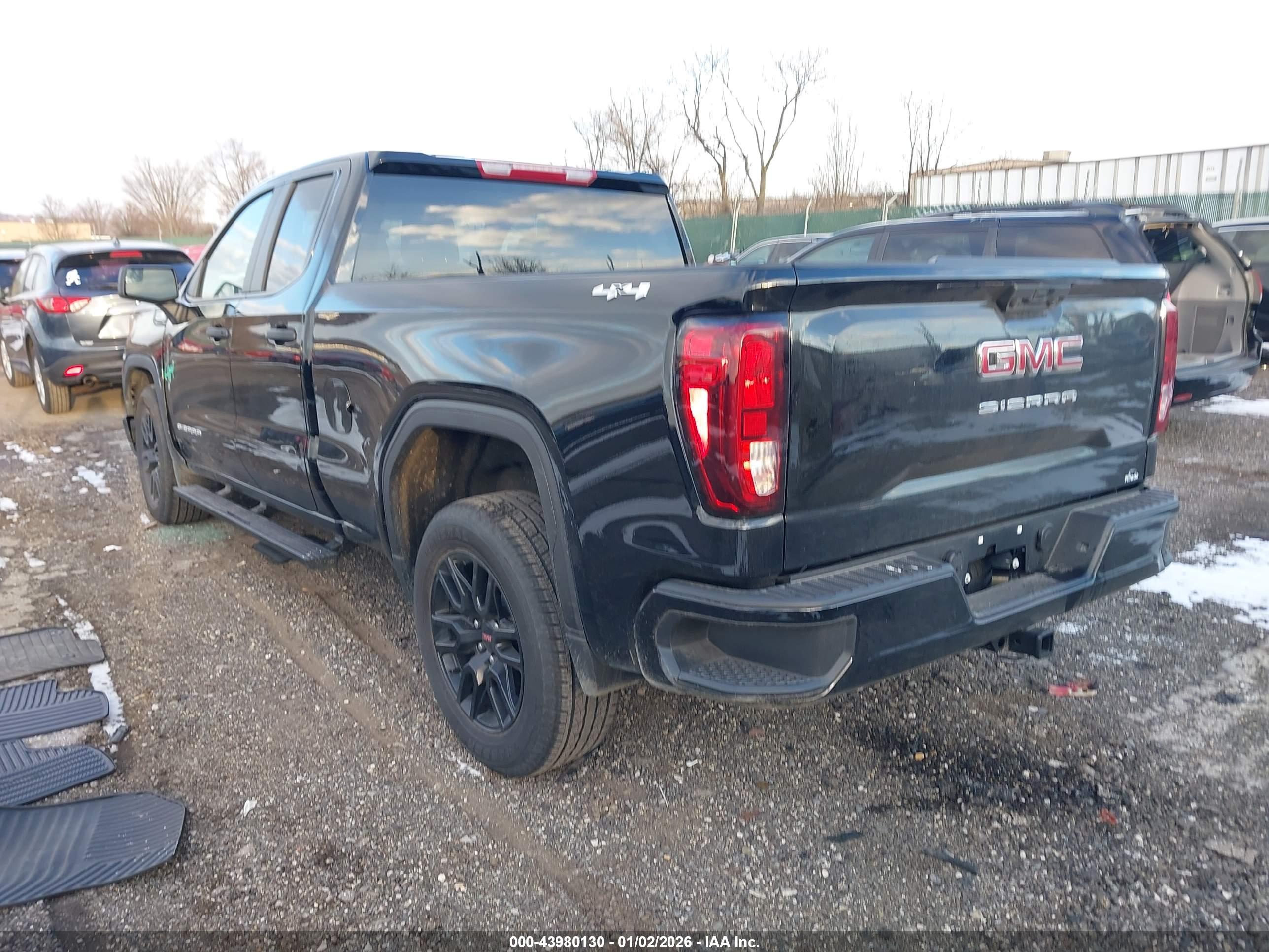 GMC SIERRA image 3
