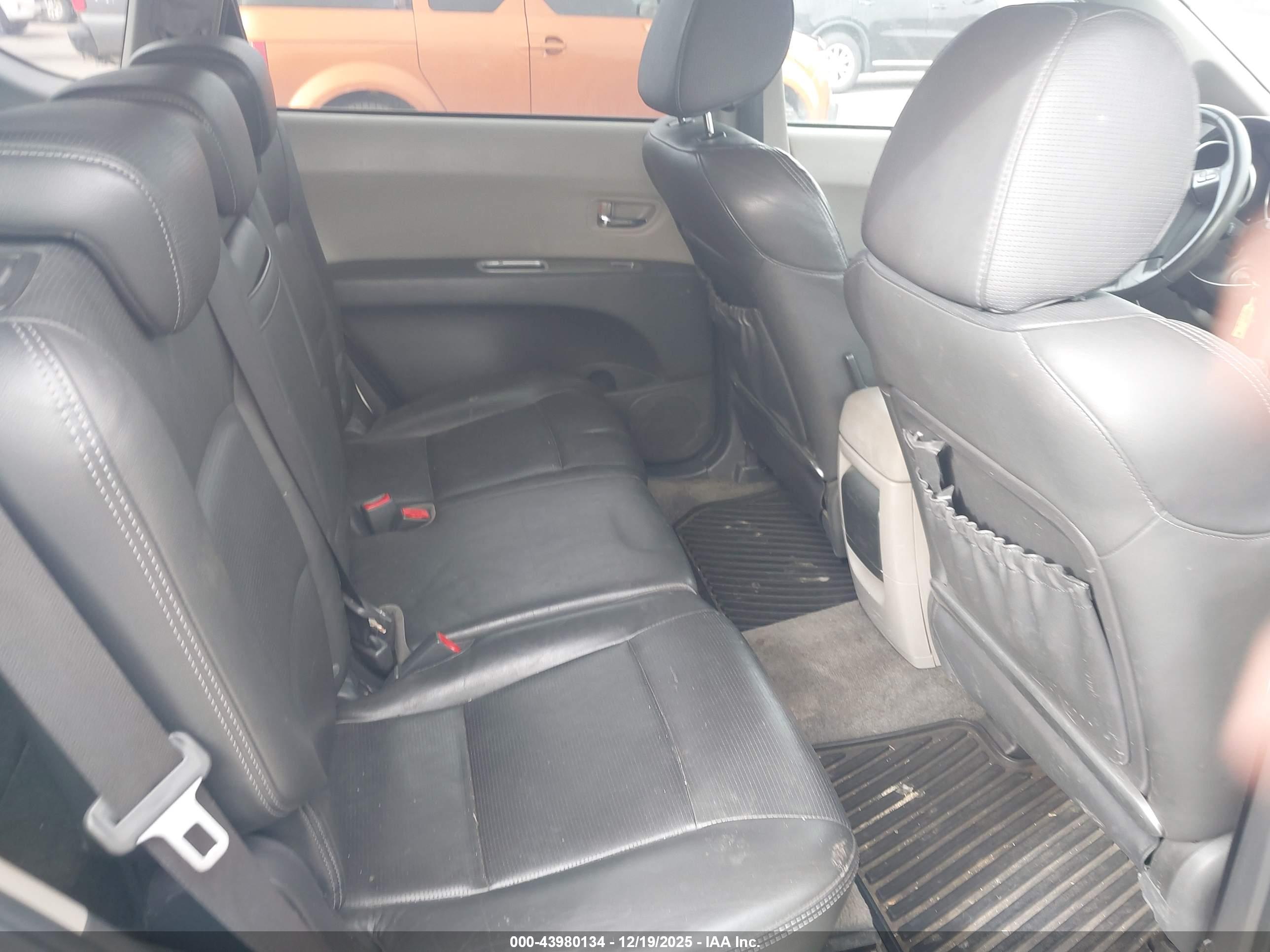 SUBARU B9 image 8