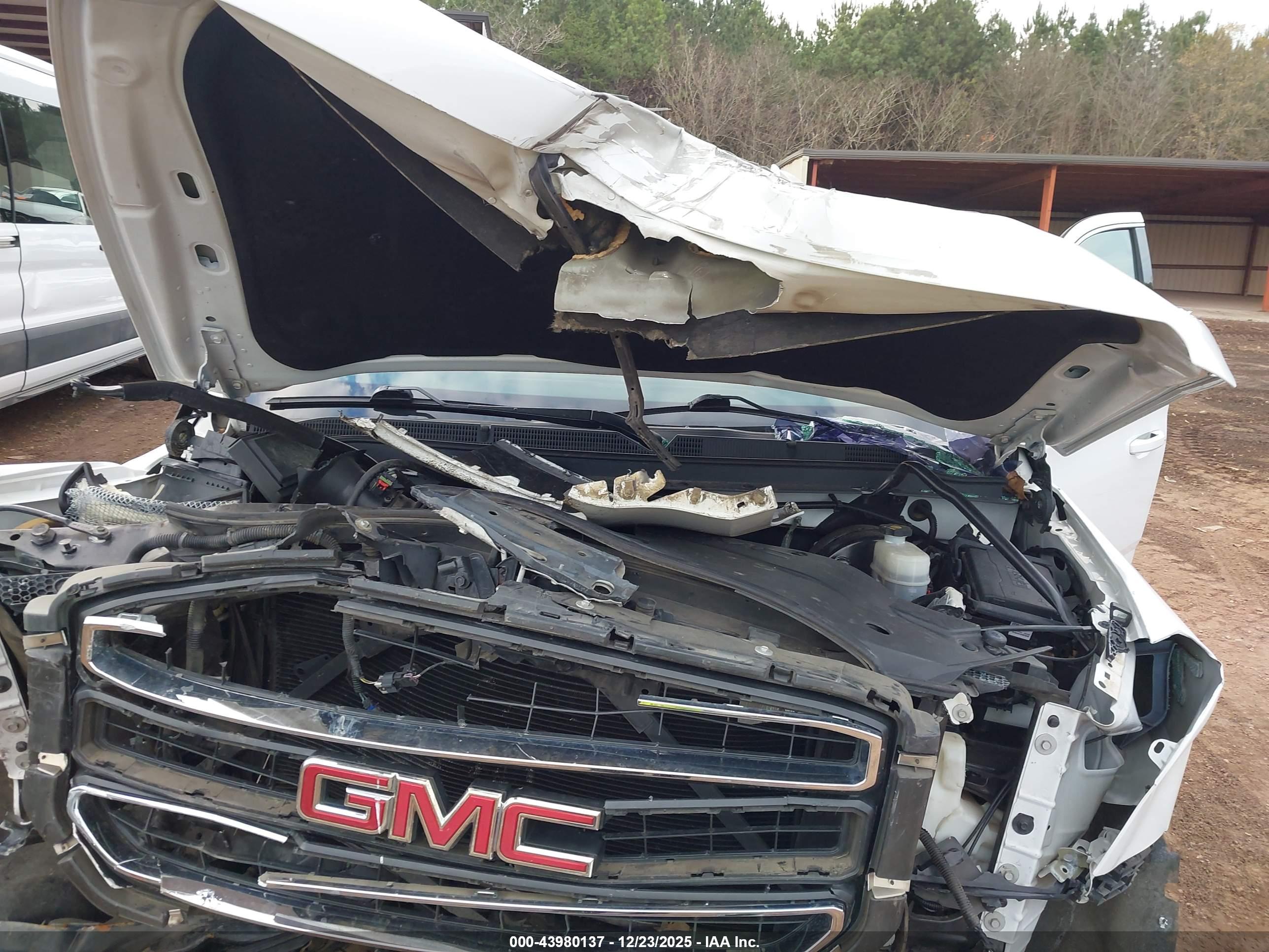 GMC YUKON image 10