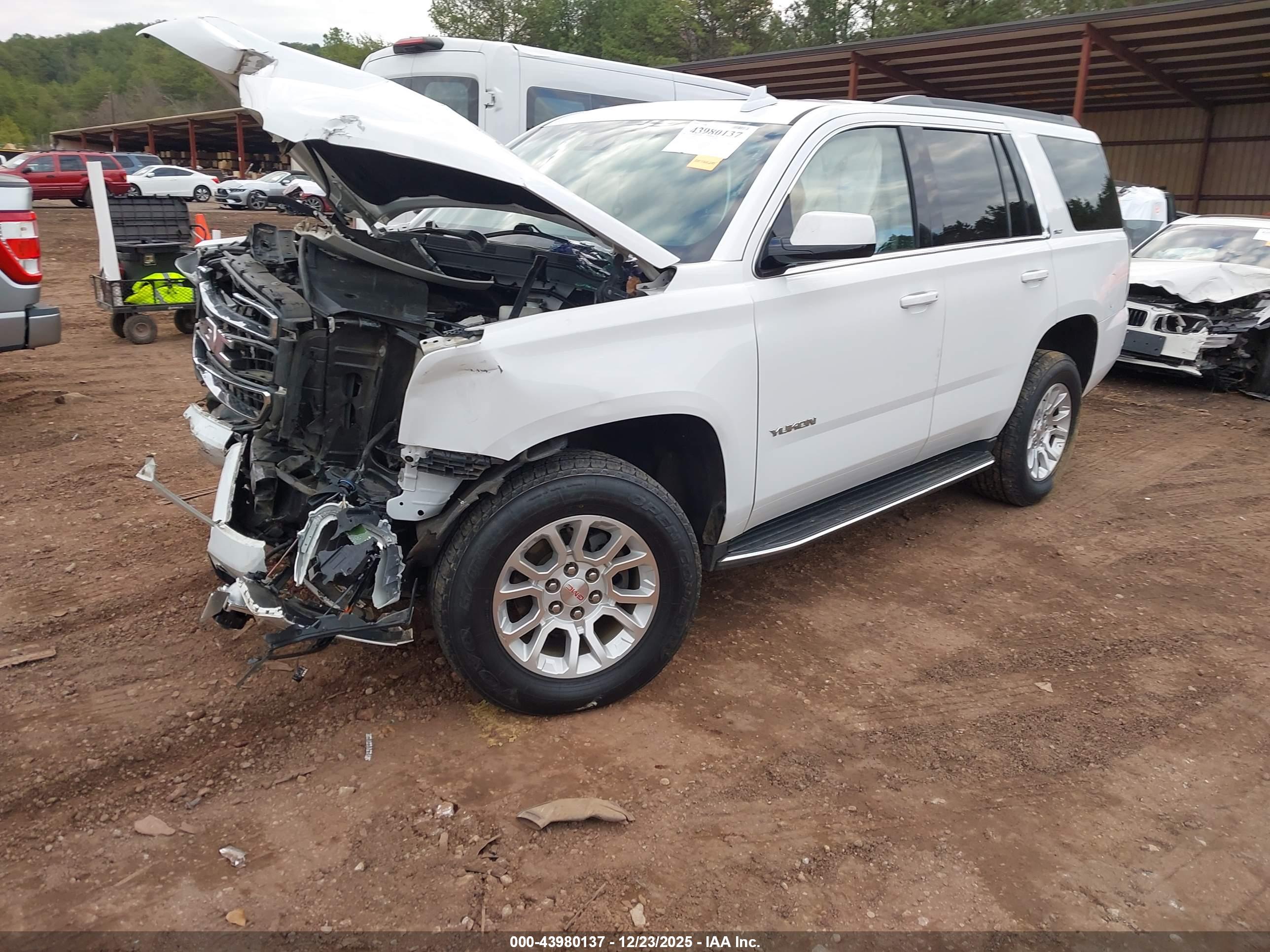 GMC YUKON image 2