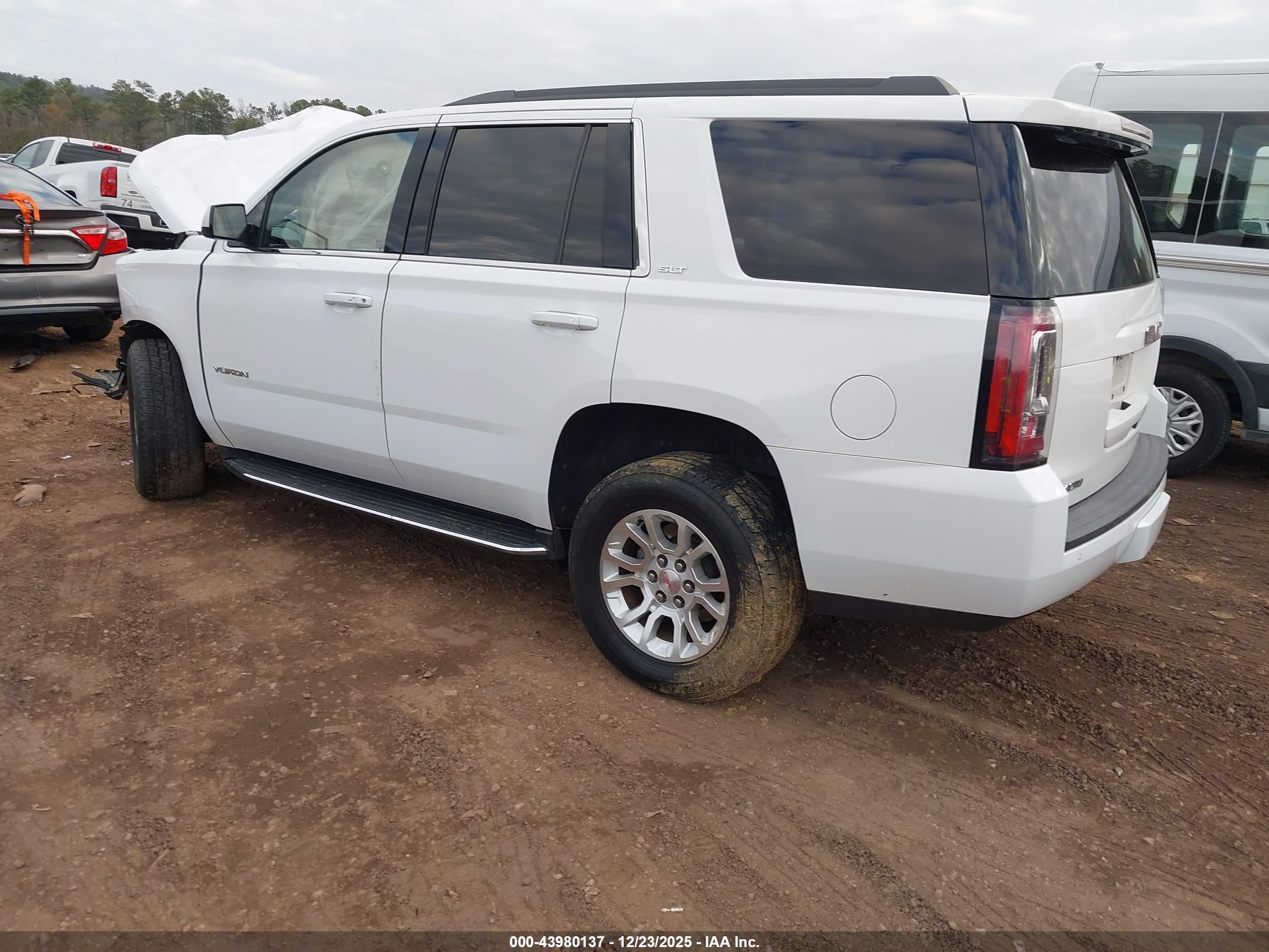 GMC YUKON image 3
