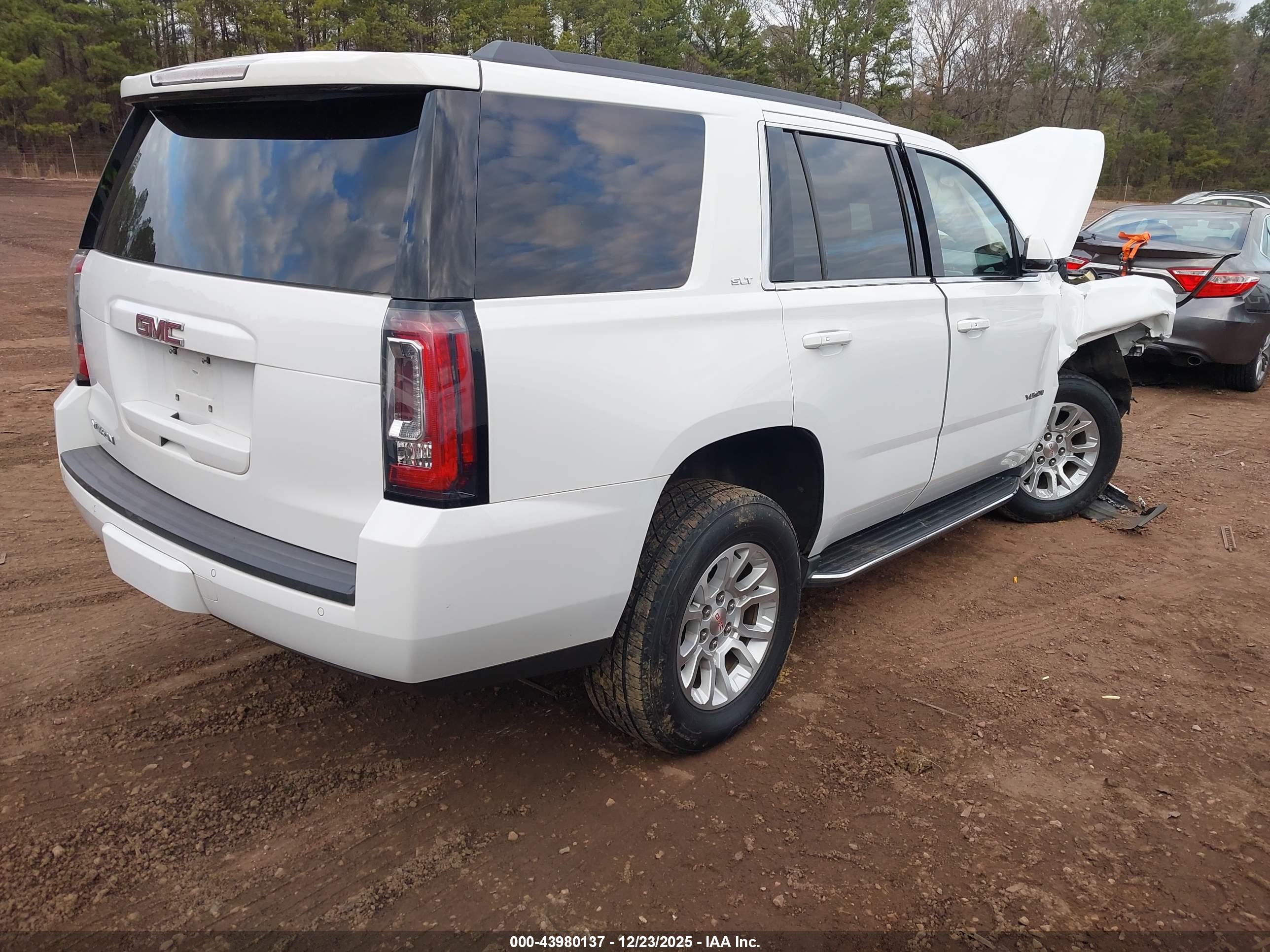 GMC YUKON image 4