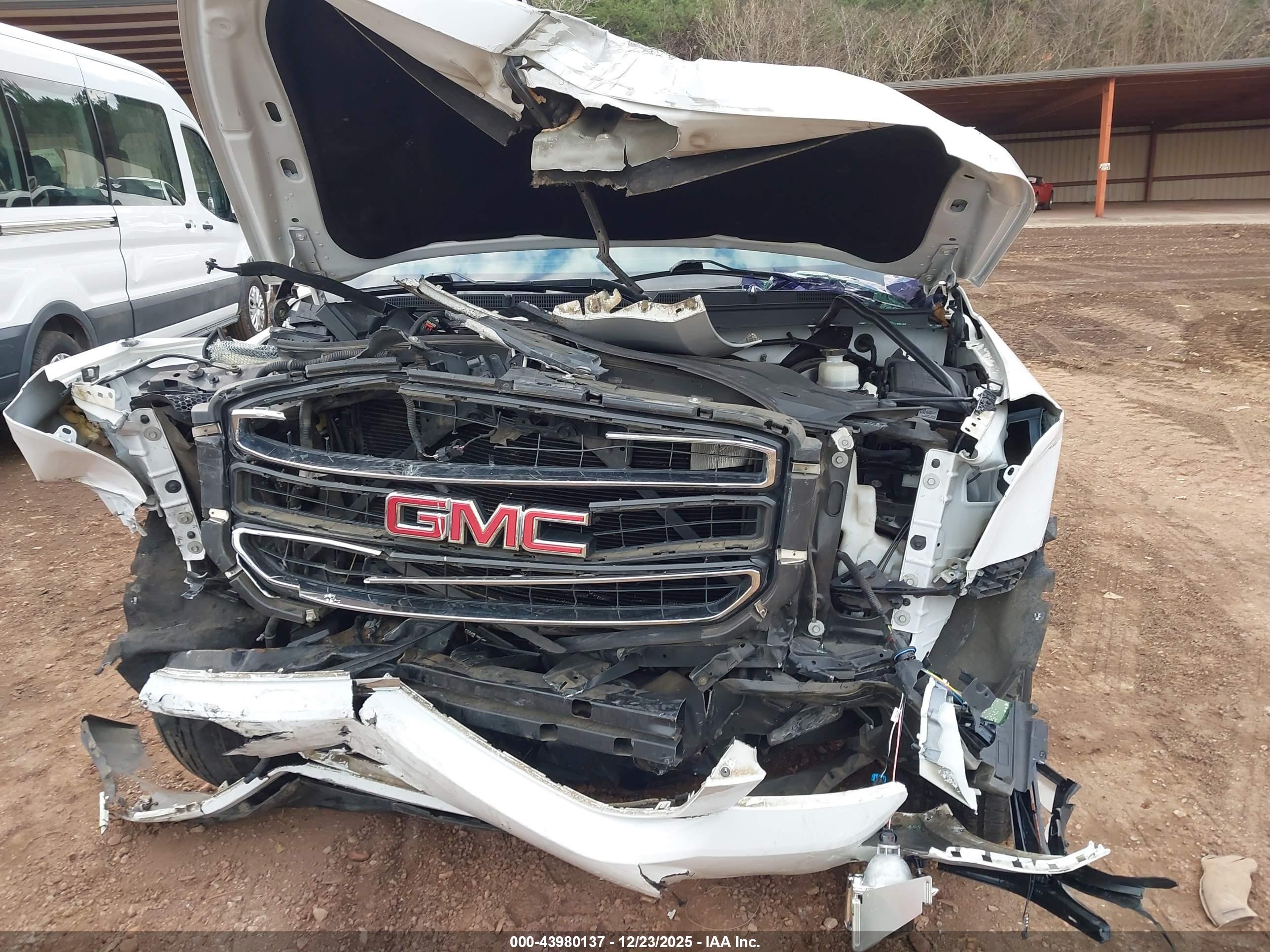 GMC YUKON image 6