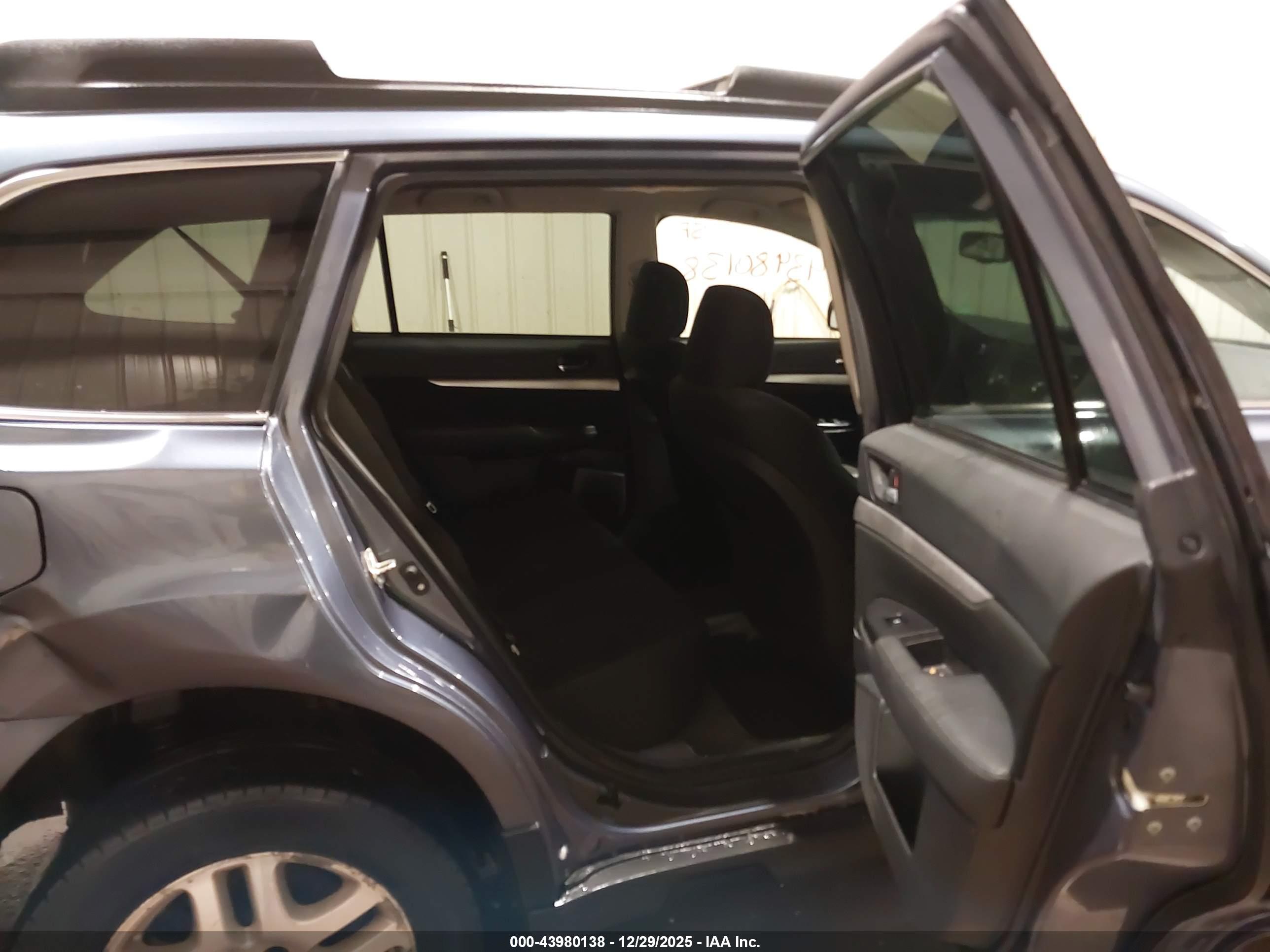 SUBARU OUTBACK image 8