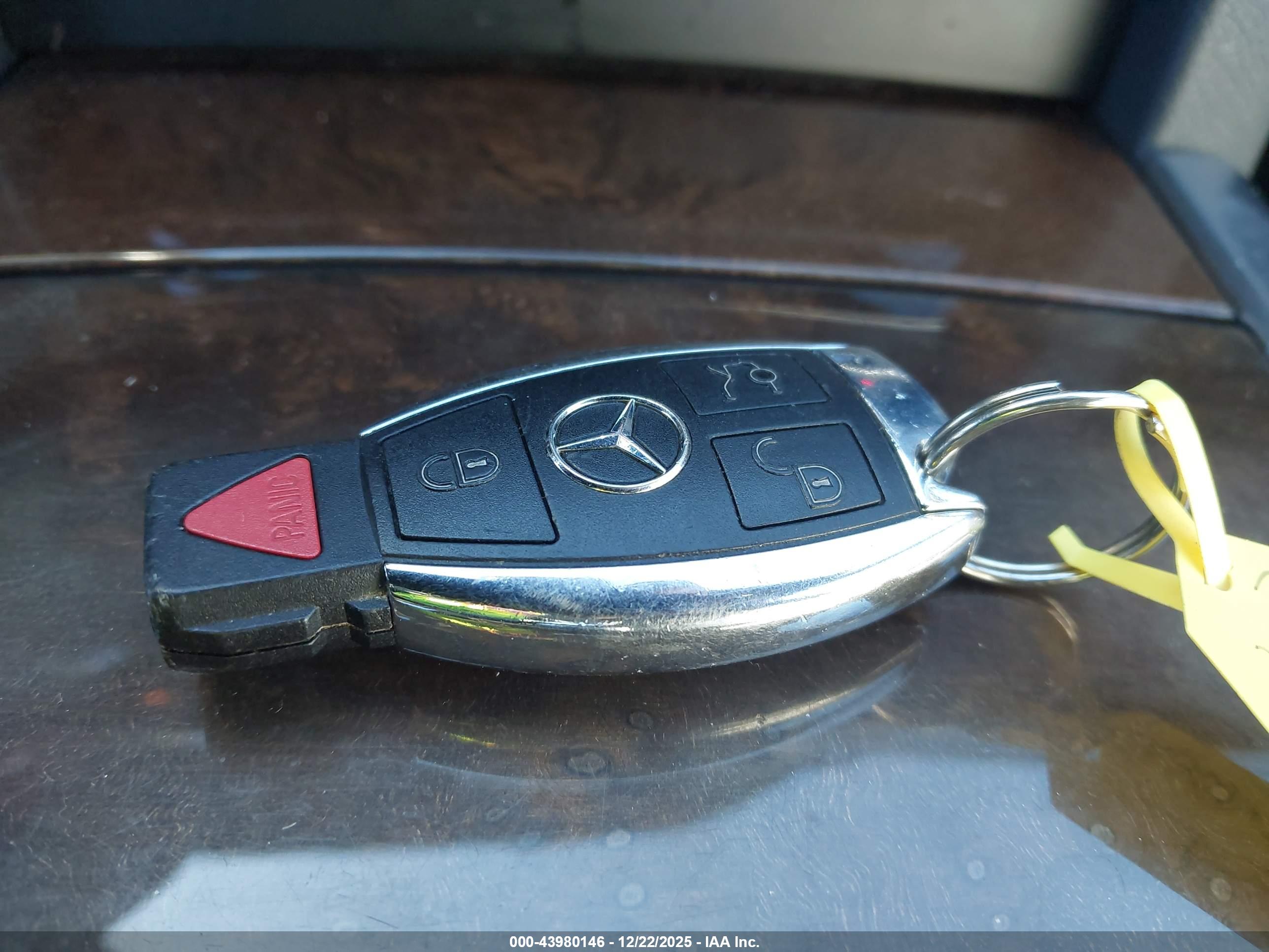 MERCEDES-BENZ E image 11