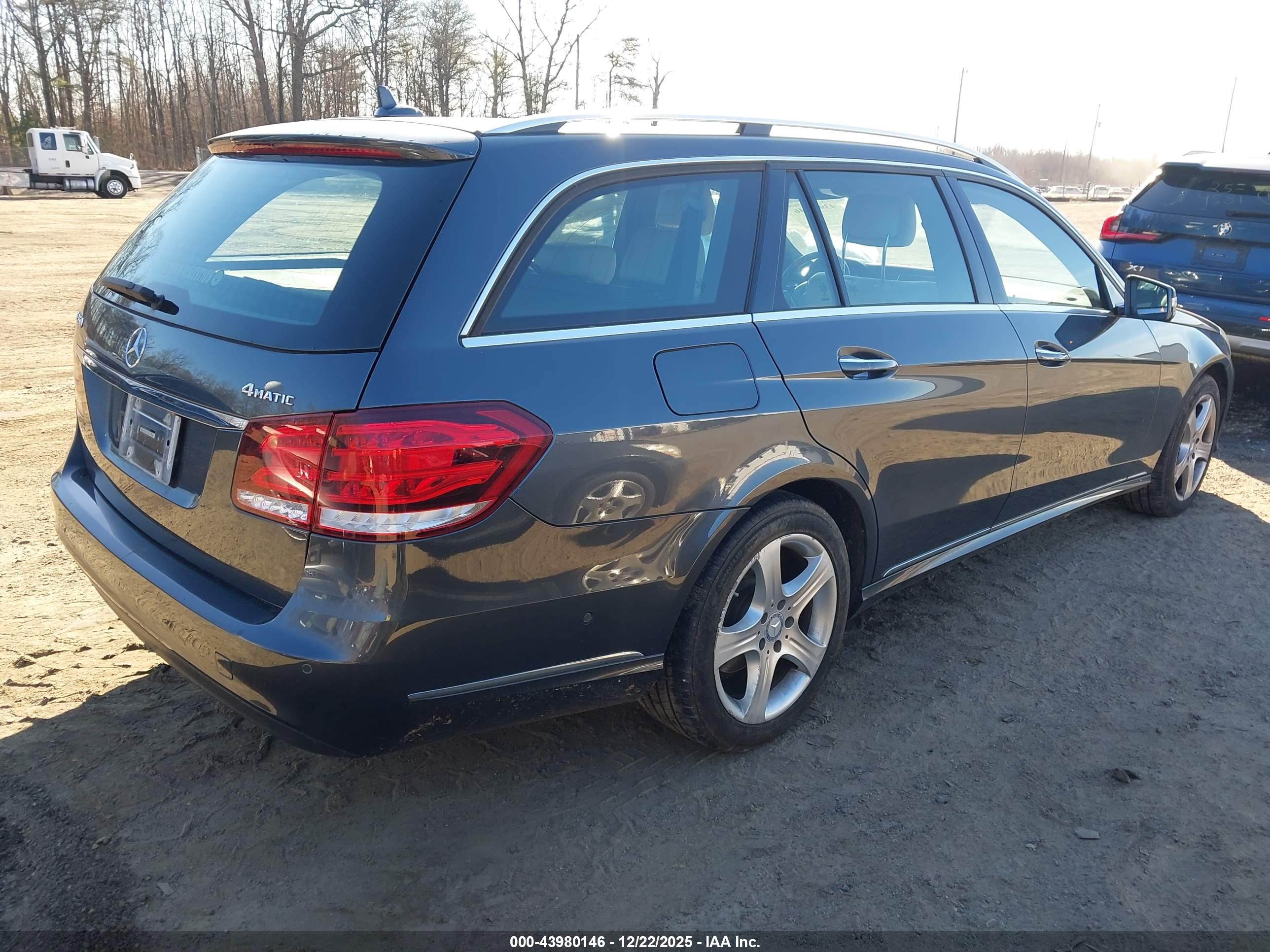 MERCEDES-BENZ E image 4