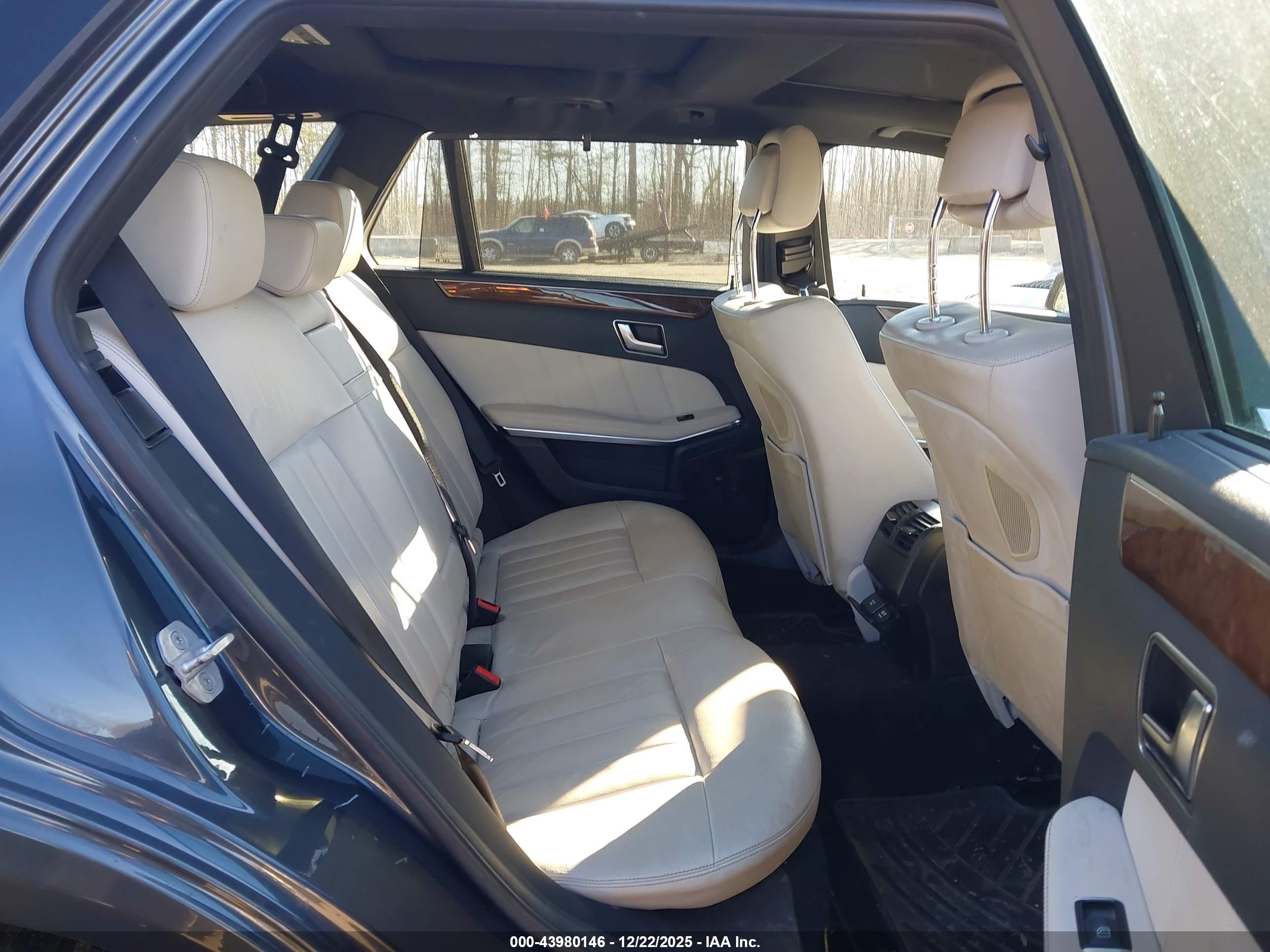 MERCEDES-BENZ E image 8