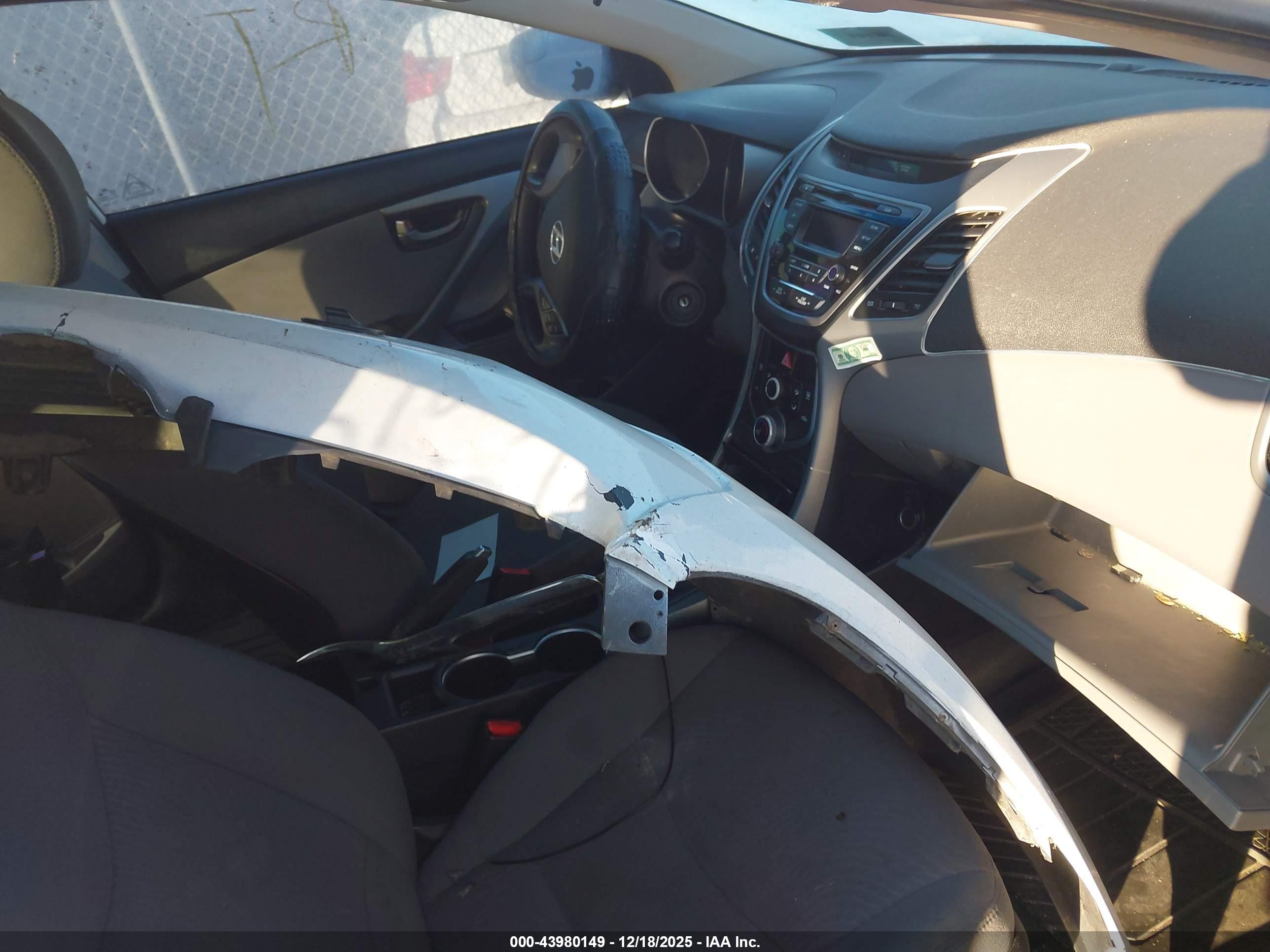 HYUNDAI ELANTRA image 5